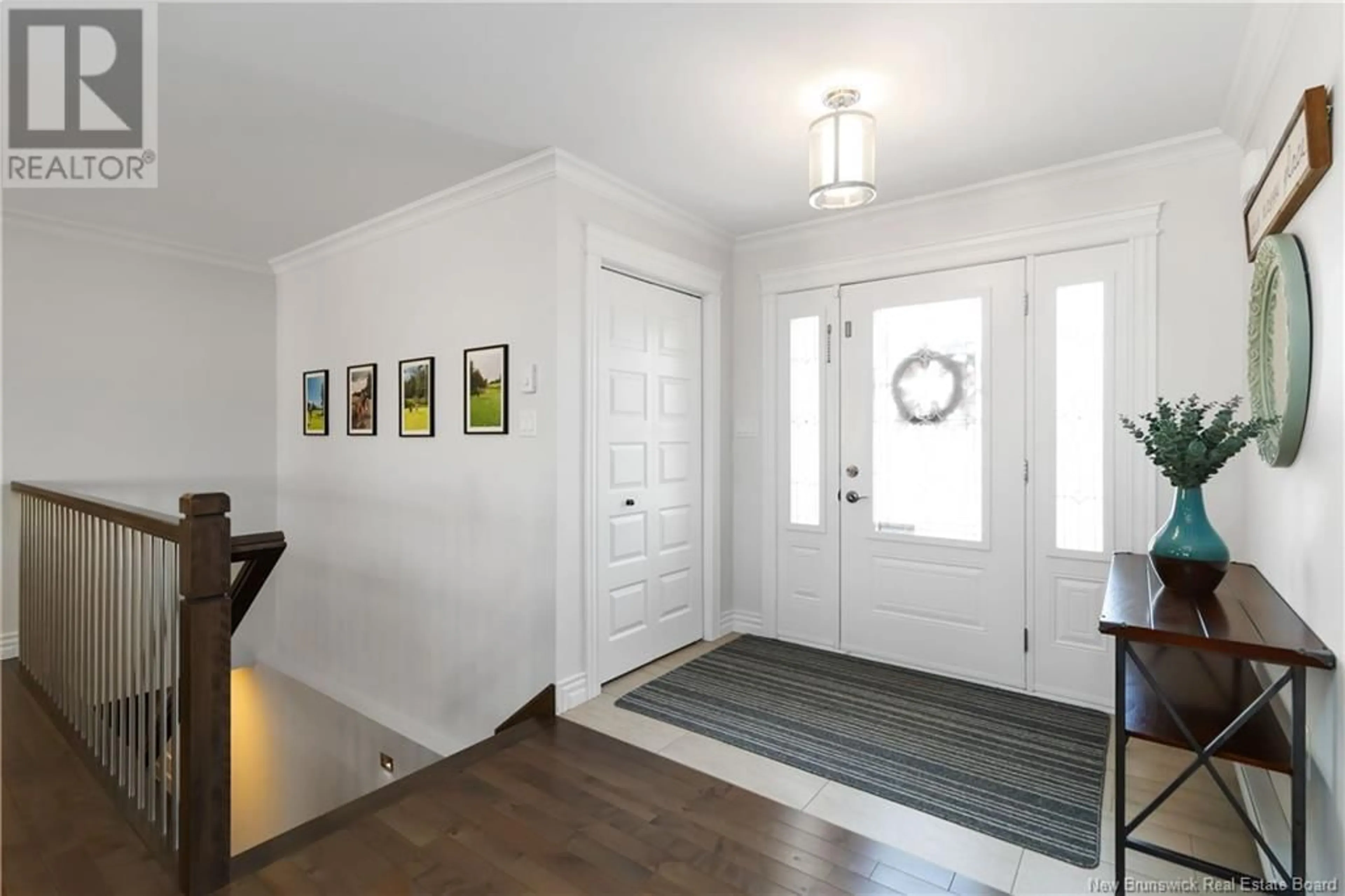 Indoor entryway for 40 SUZELLE, Dieppe New Brunswick E1A9R8