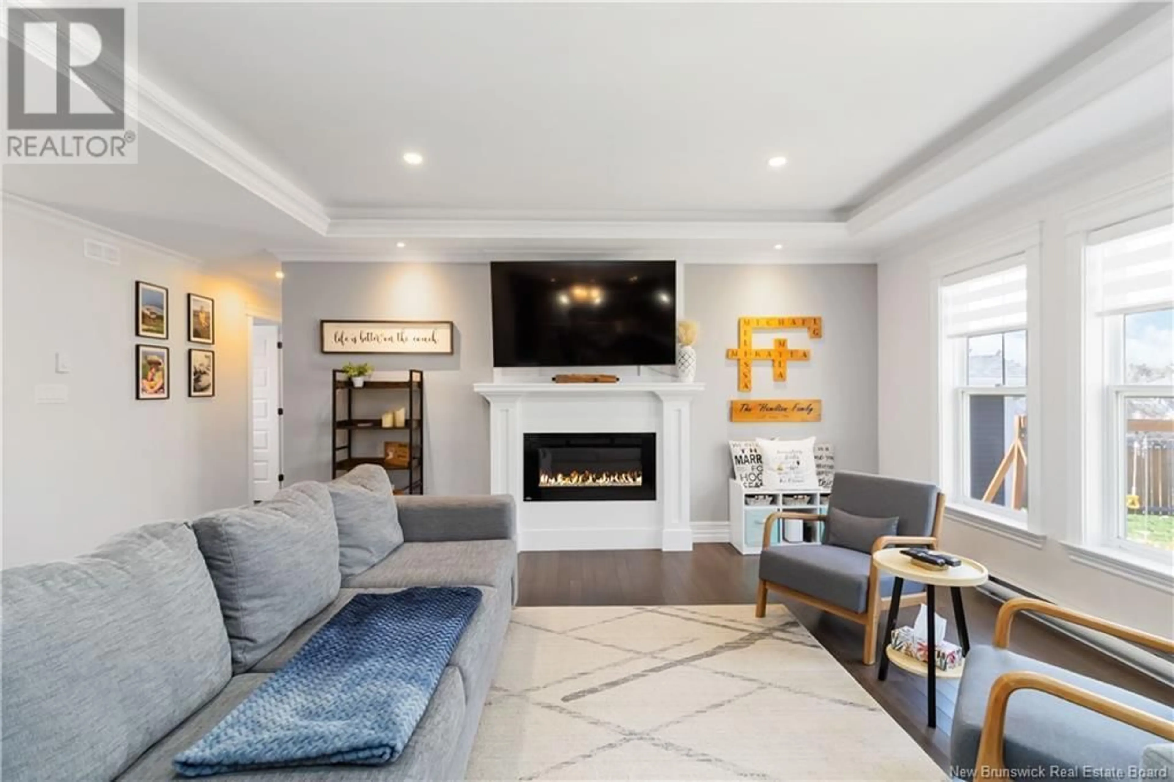 Living room with furniture, unknown for 40 SUZELLE, Dieppe New Brunswick E1A9R8
