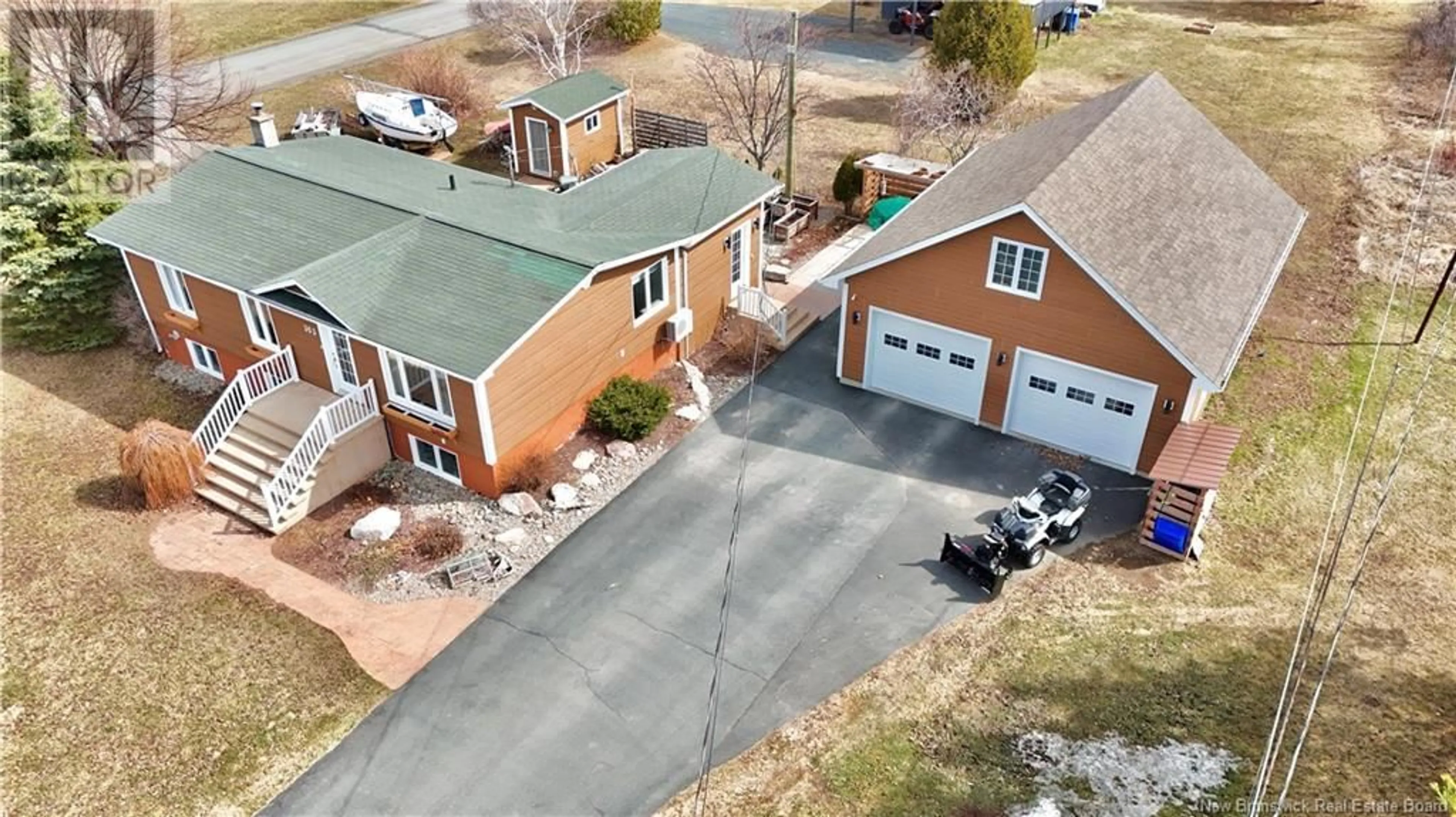 A pic from outside/outdoor area/front of a property/back of a property/a pic from drone, street for 353 ERIC, Pointe-Verte New Brunswick E8J2T3