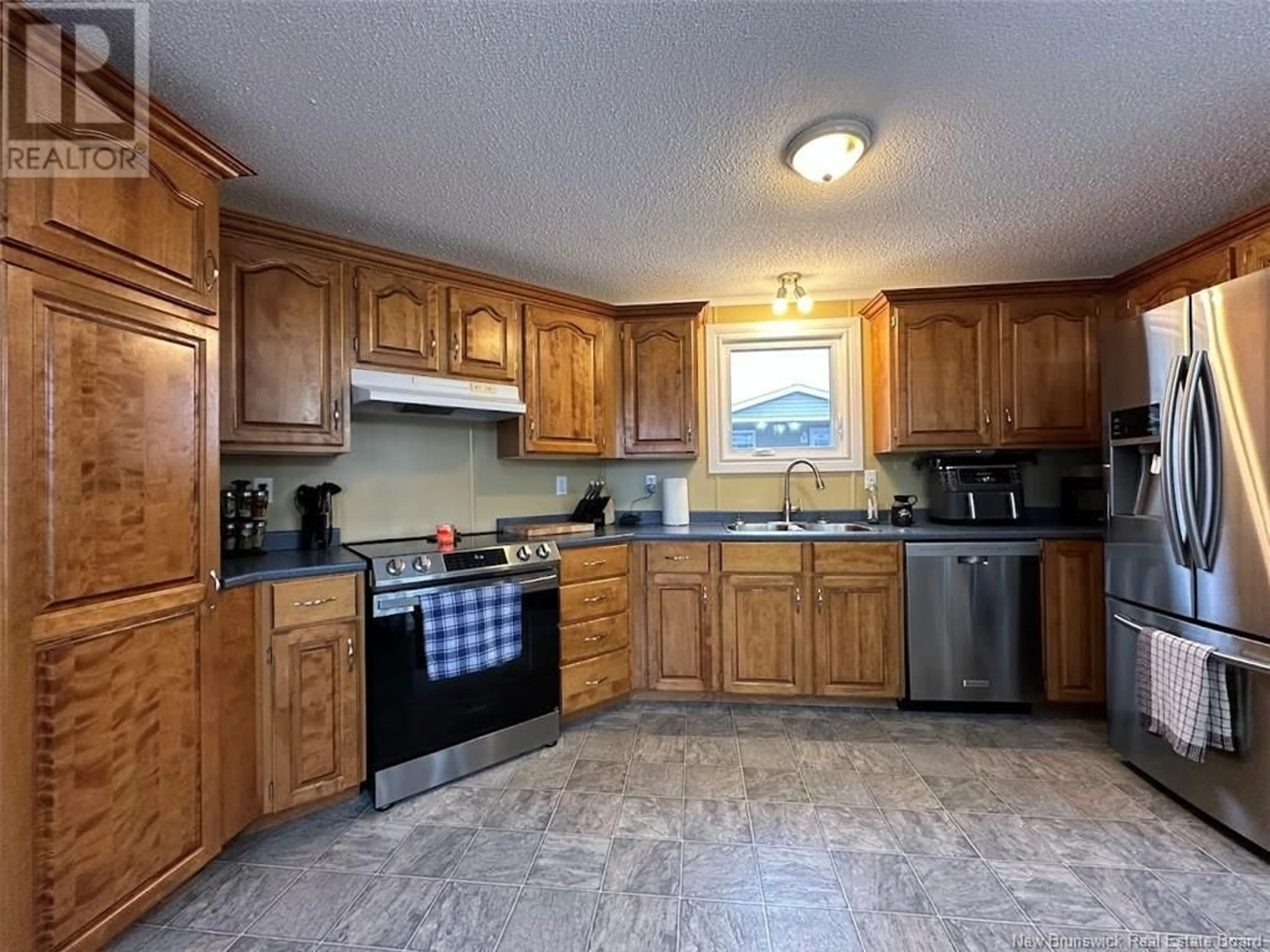 Standard kitchen, ceramic/tile floor for 60 CARDINAL STREET, Edmundston New Brunswick E3V5E4
