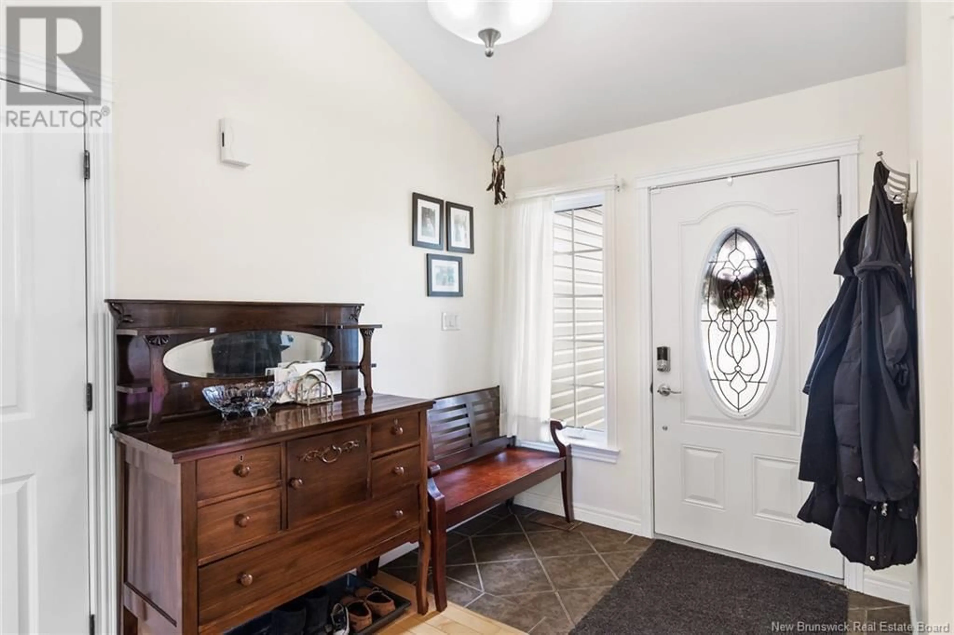 Indoor entryway for 104 RIDGEVIEW DRIVE, Keswick Ridge New Brunswick E6L1R2
