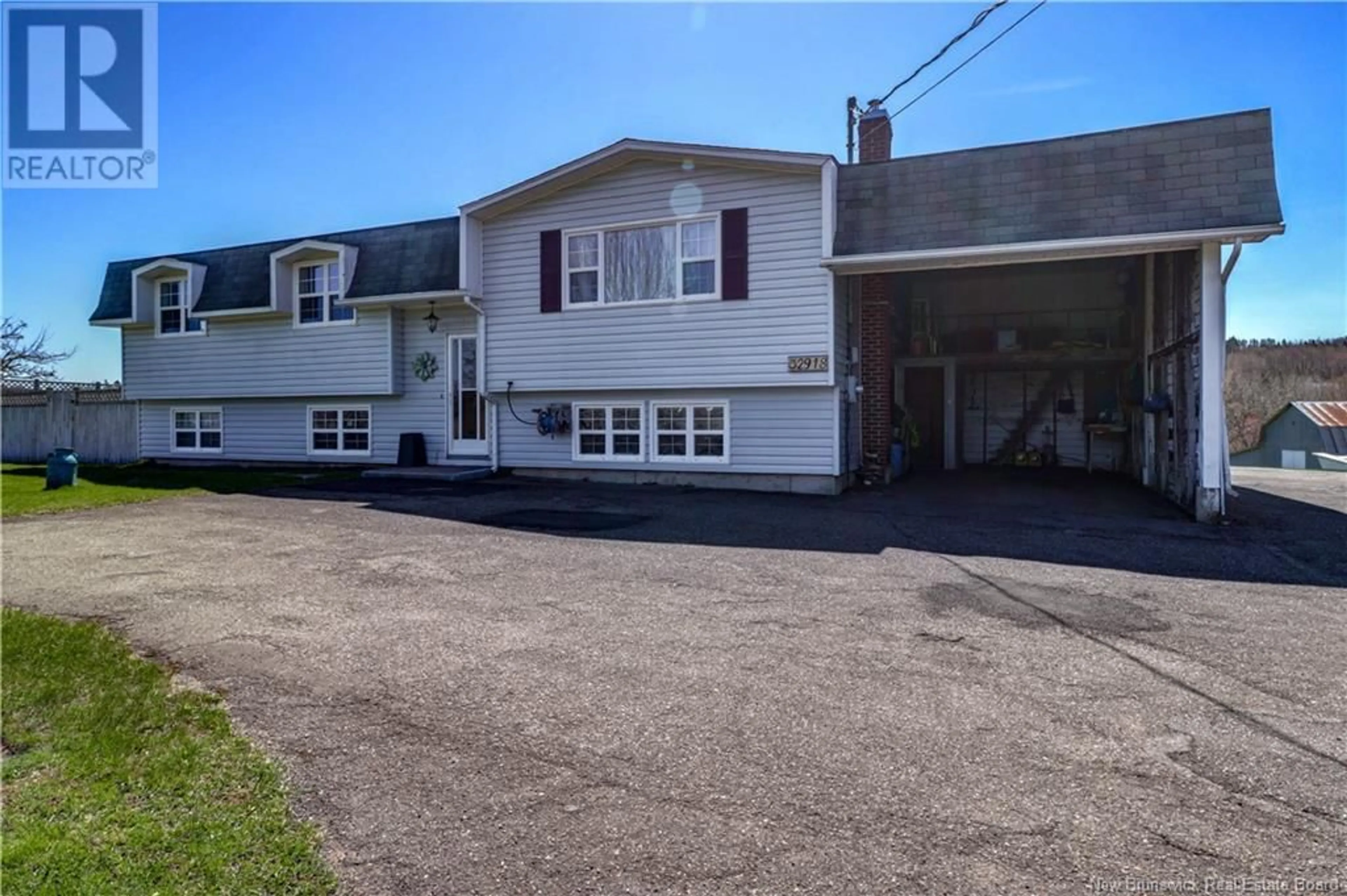 A pic from outside/outdoor area/front of a property/back of a property/a pic from drone, street for 2918 ROUTE 121, Apohaqui New Brunswick E5P3X1