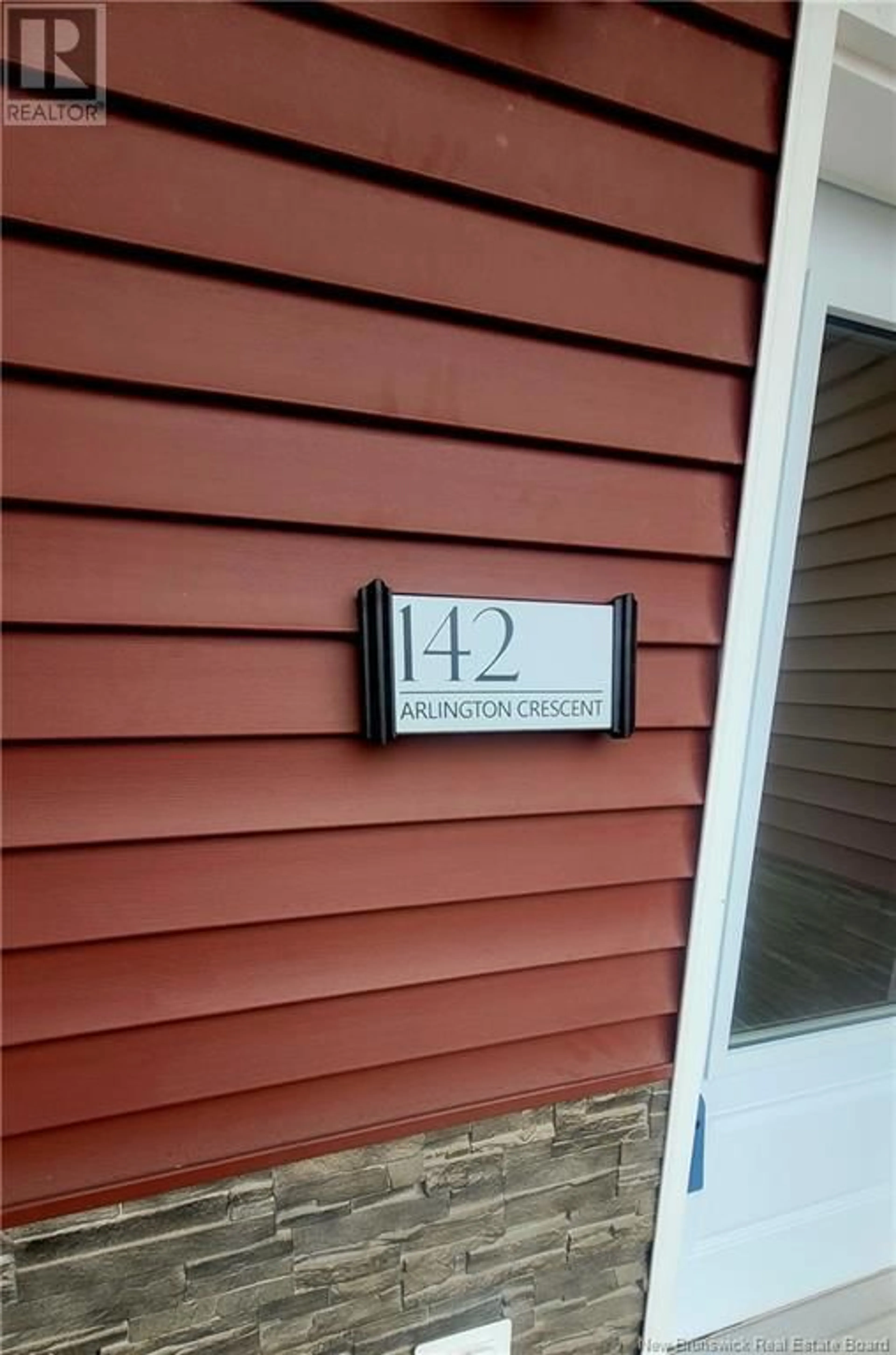 Home with vinyl exterior material, building for 142 ARLINGTON CRESCENT, Saint John New Brunswick E2K0G4