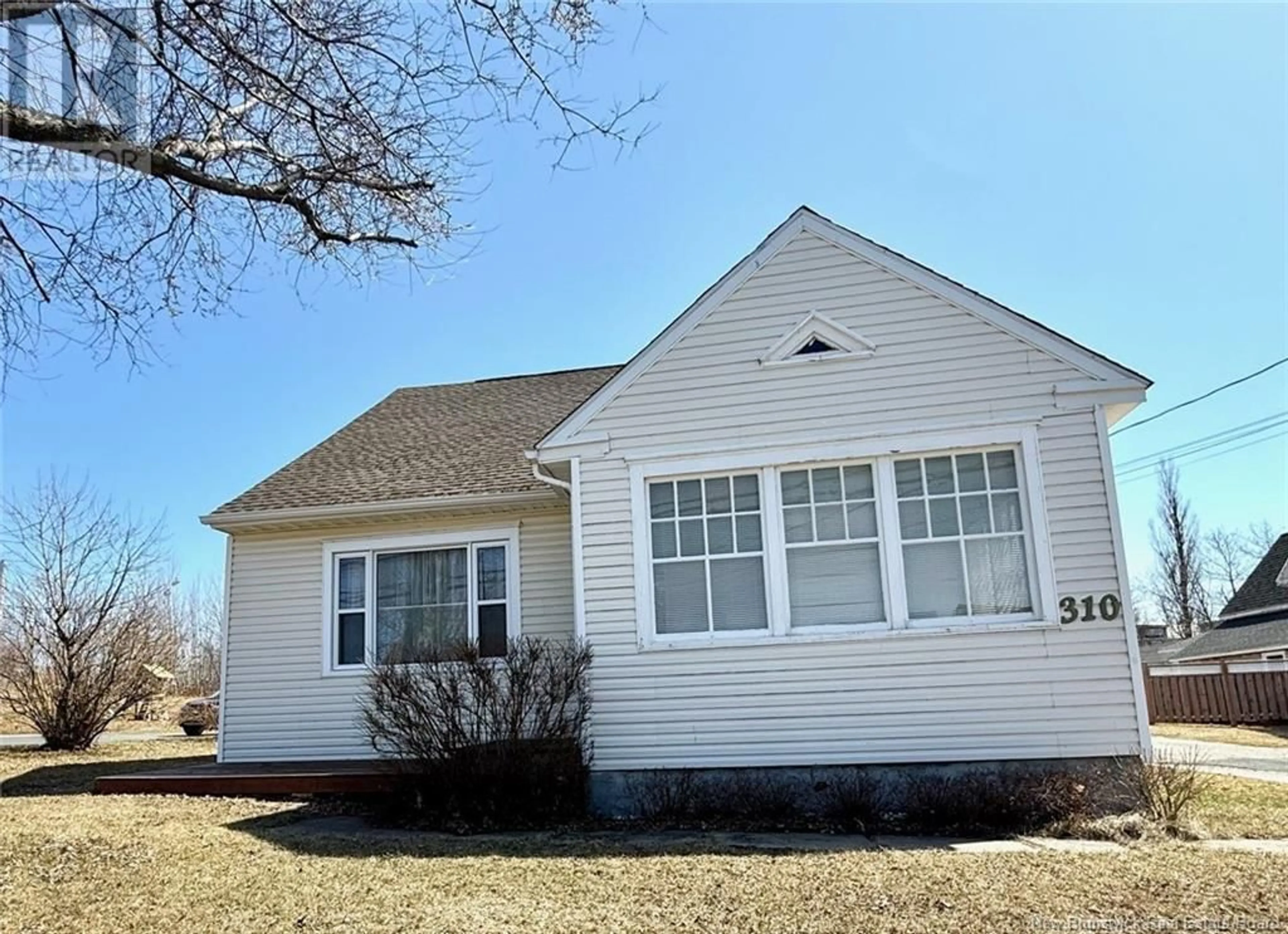 Home with vinyl exterior material, street for 310 BOUL. ST-PIERRE OUEST BOULEVARD, Caraquet New Brunswick E1W1A3
