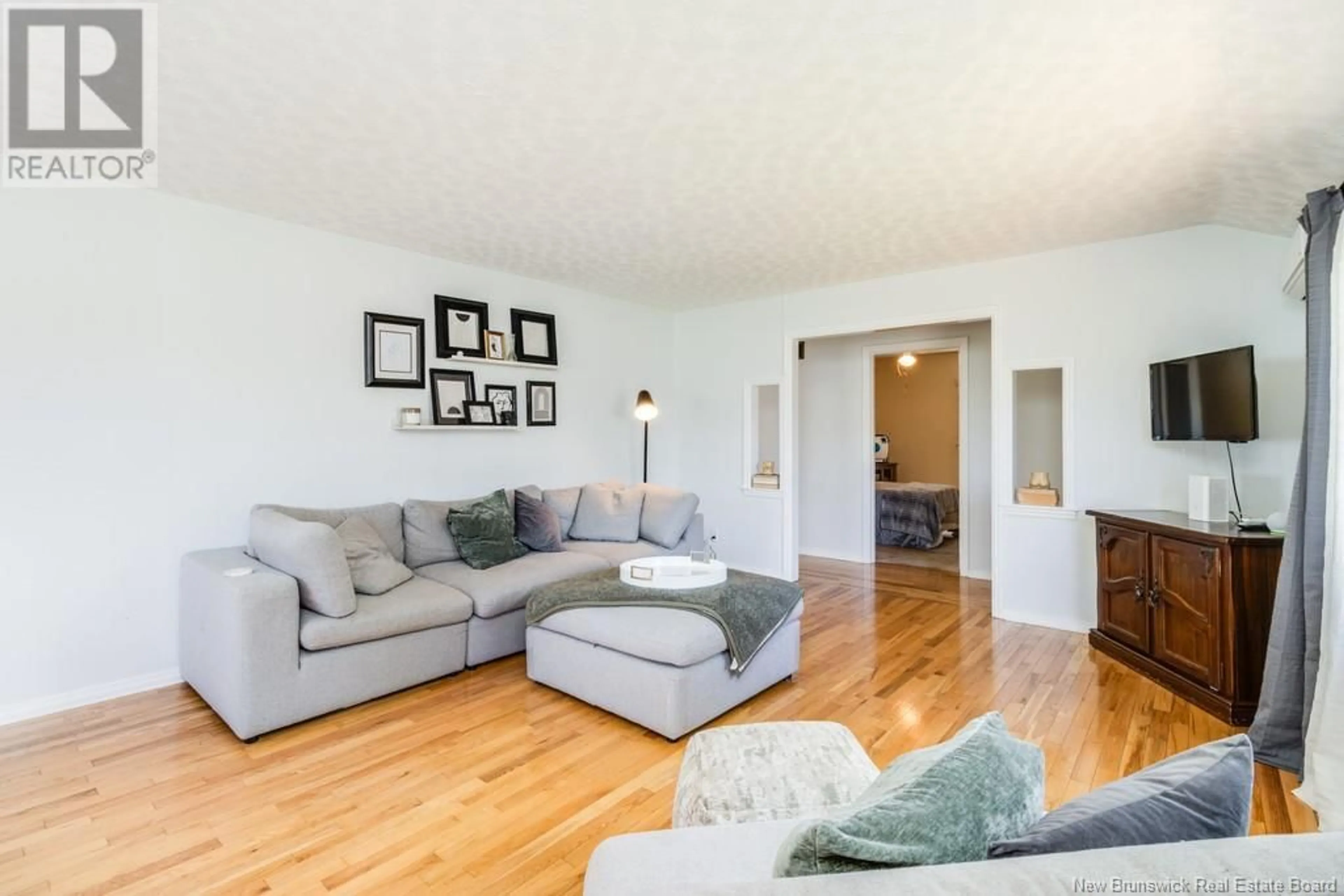 Living room with furniture, wood/laminate floor for 471 BROAD ROAD, Geary New Brunswick E2V3W1
