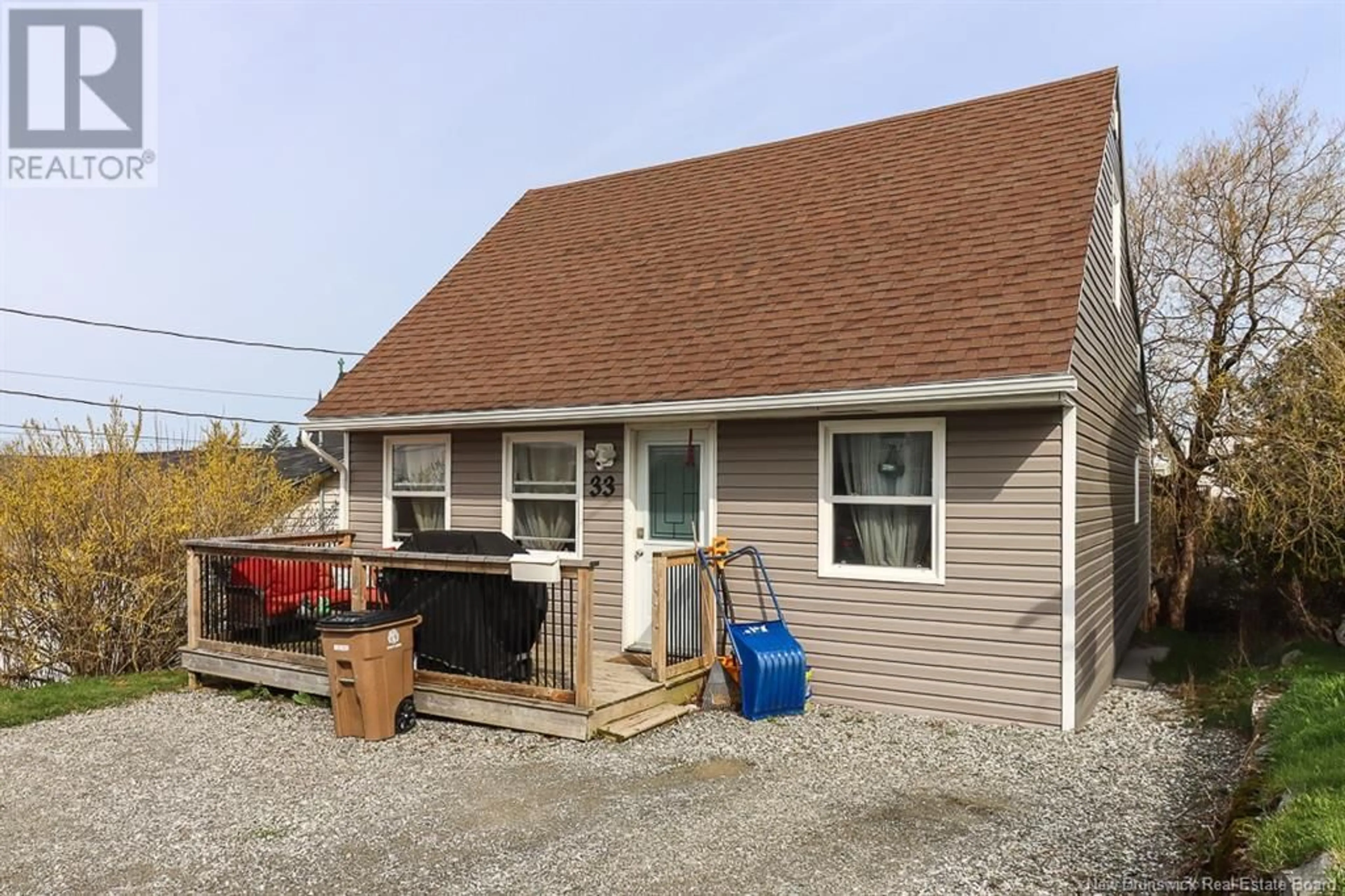 Home with vinyl exterior material, street for 33 MOUNT PLEASANT AVENUE, Saint John New Brunswick E2J1S9