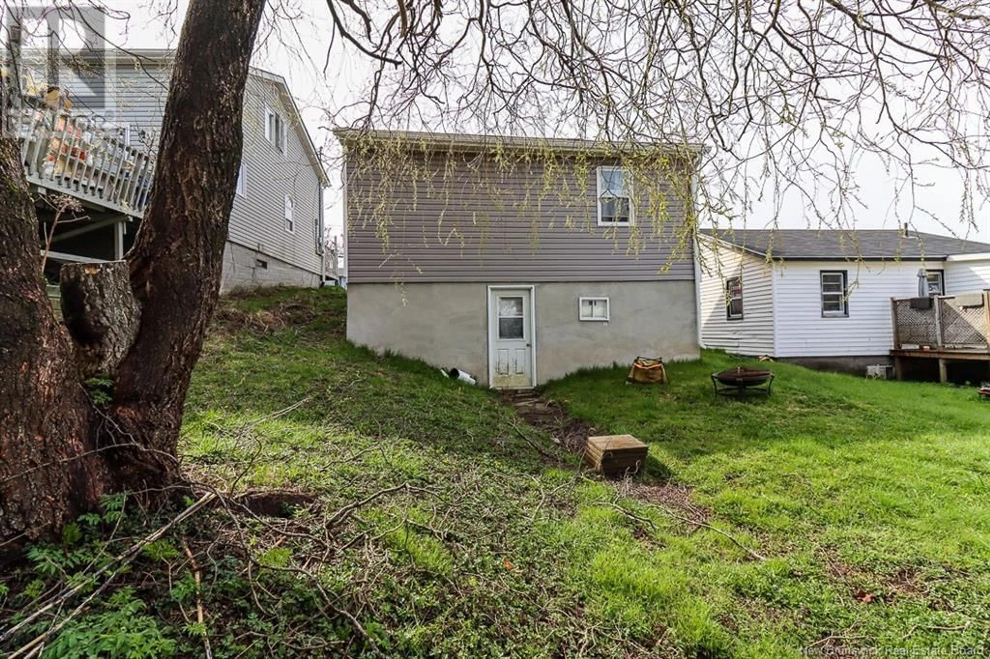 A pic from outside/outdoor area/front of a property/back of a property/a pic from drone, street for 33 MOUNT PLEASANT AVENUE, Saint John New Brunswick E2J1S9