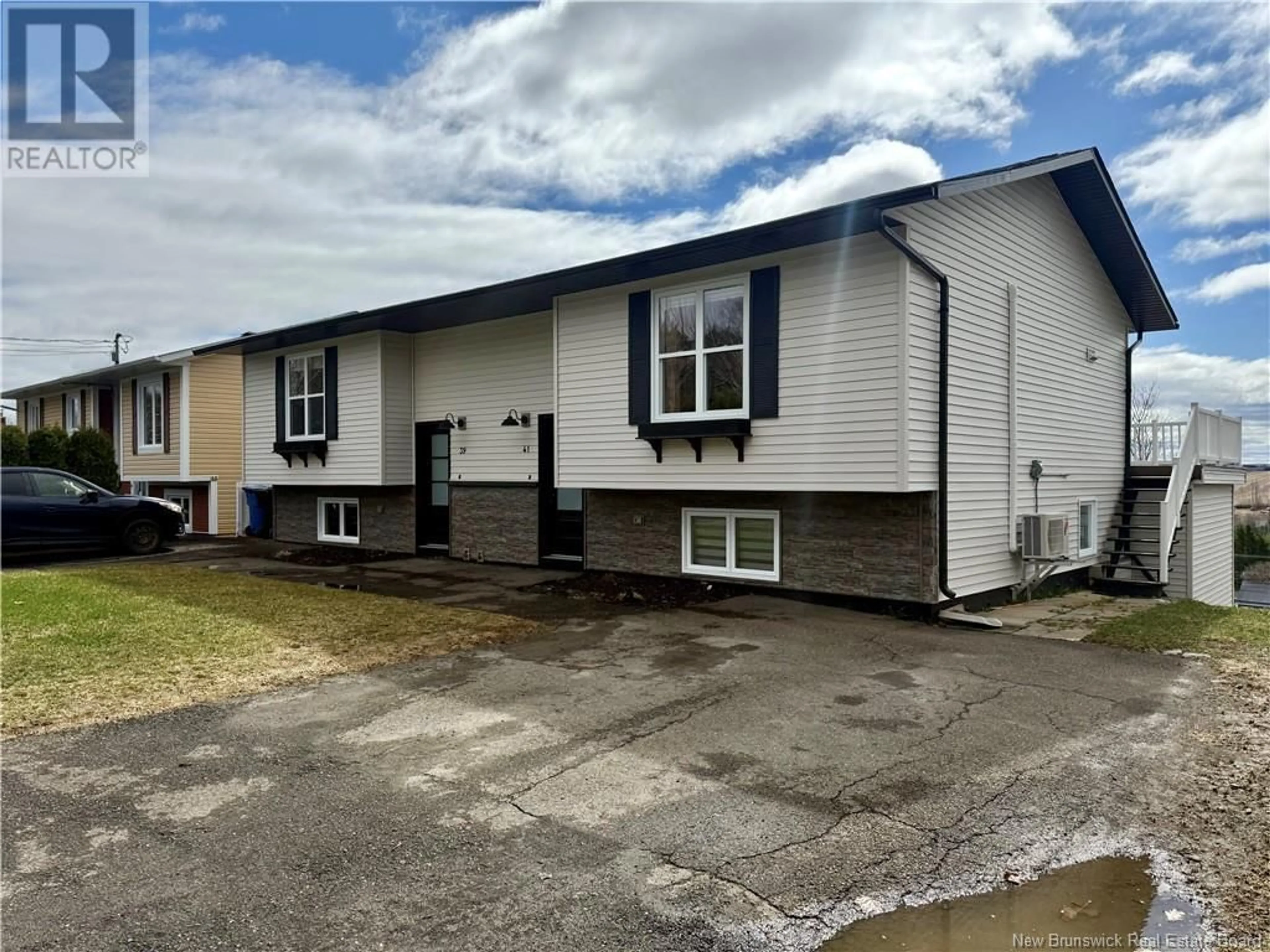 Home with vinyl exterior material, building for 39-41 BELAIR STREET, Grand-Sault/Grand Falls New Brunswick E3Y1A8