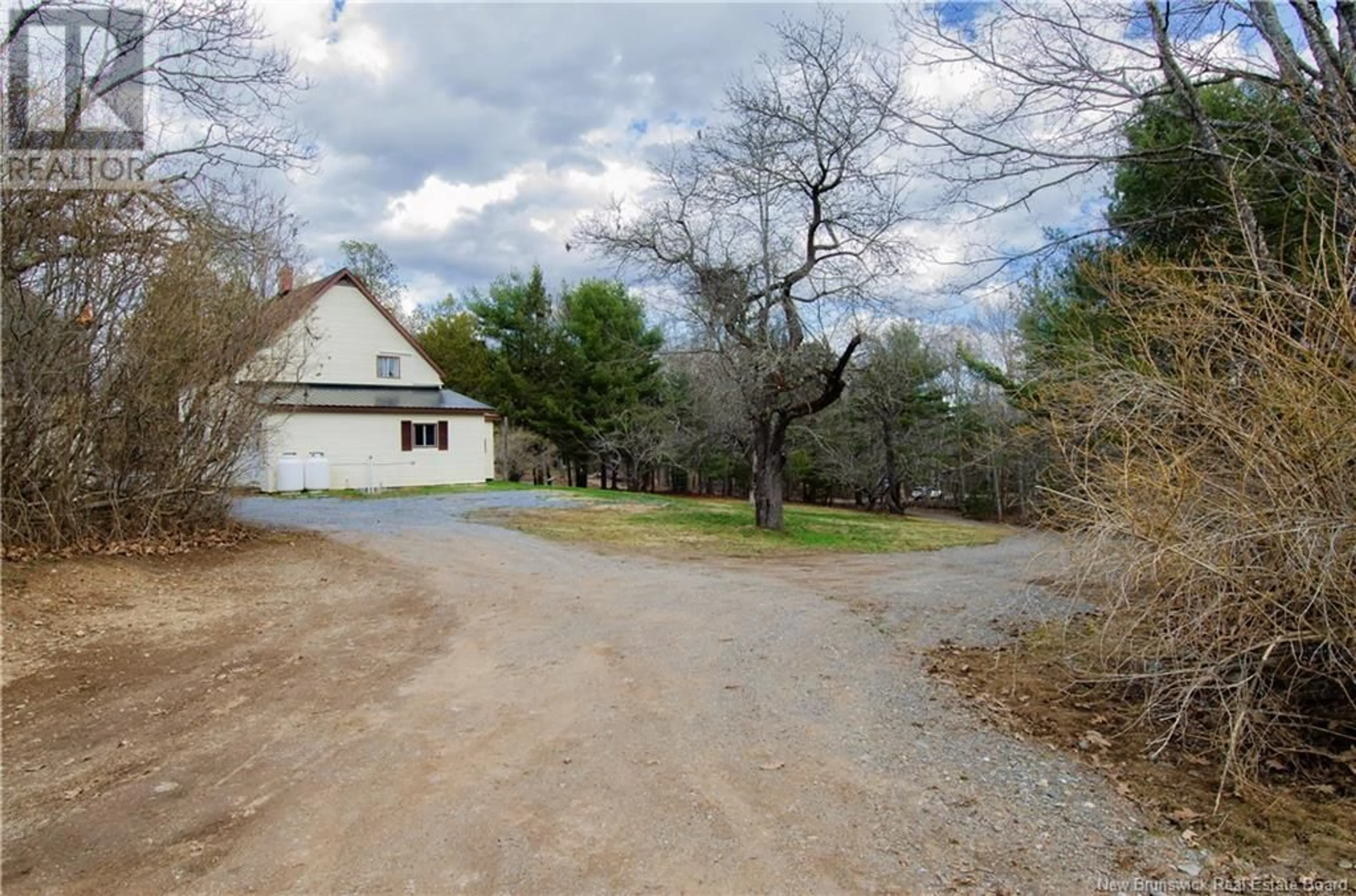 A pic from outside/outdoor area/front of a property/back of a property/a pic from drone, street for 38 OAK POINT BEACH ROAD, Oak Point New Brunswick E5M2H8