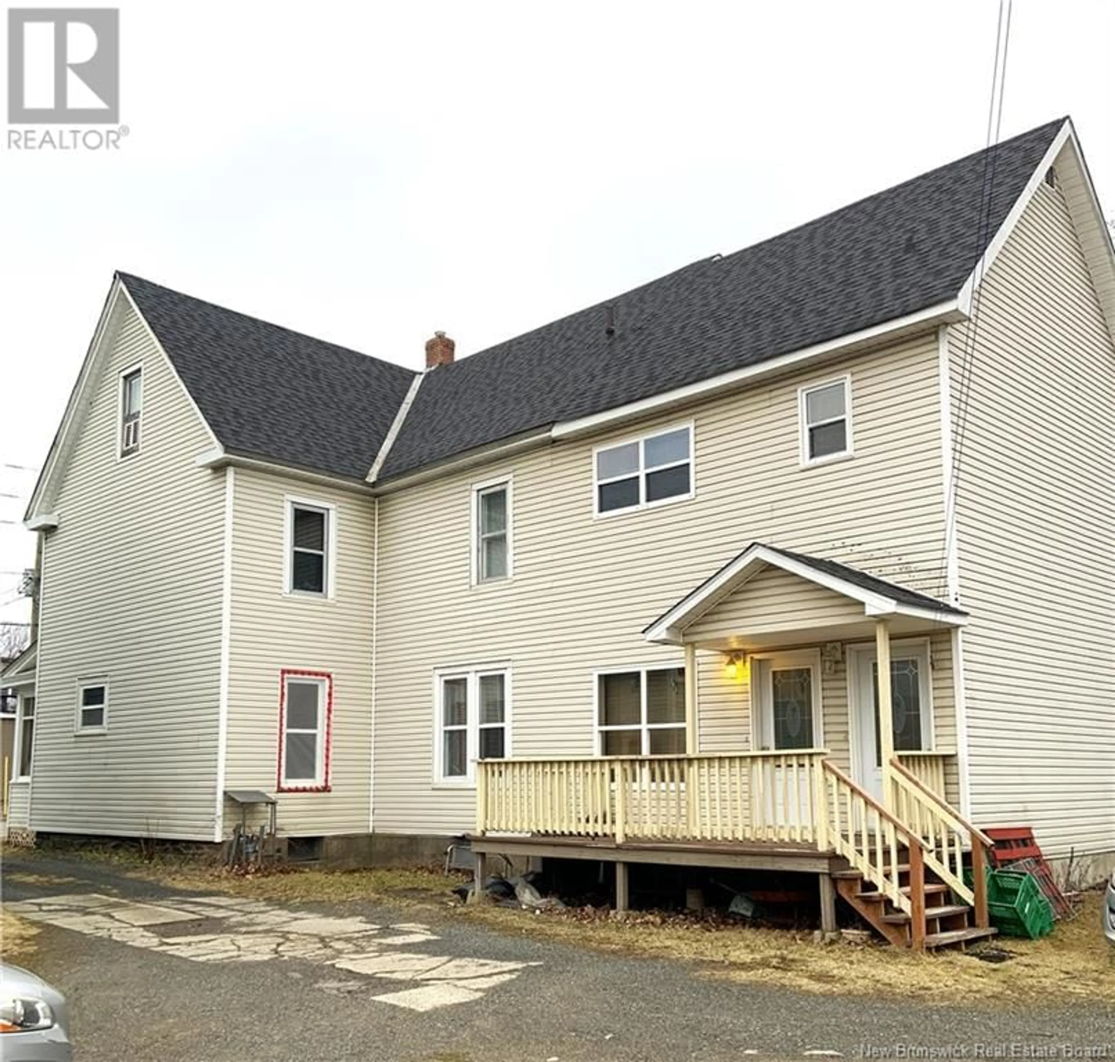 A pic from outside/outdoor area/front of a property/back of a property/a pic from drone, street for 141 KING STREET, Fredericton New Brunswick E3B1C8