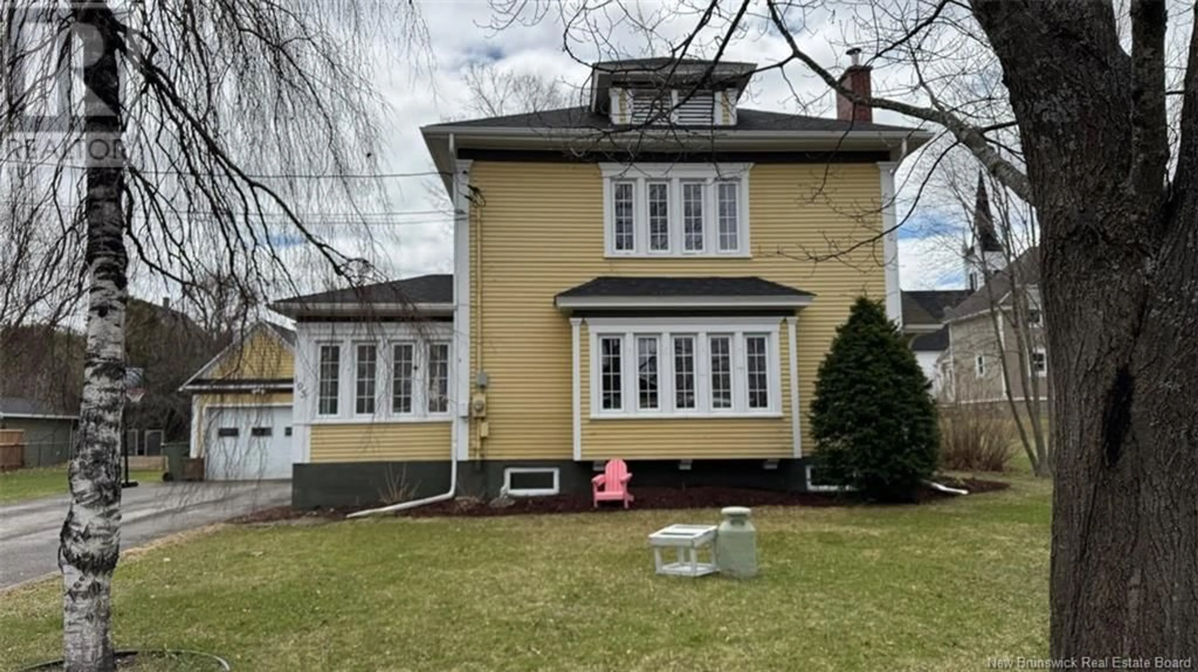 Home with vinyl exterior material, street for 195 SHERIFF STREET, Grand-Sault/Grand Falls New Brunswick E3Z2Z8