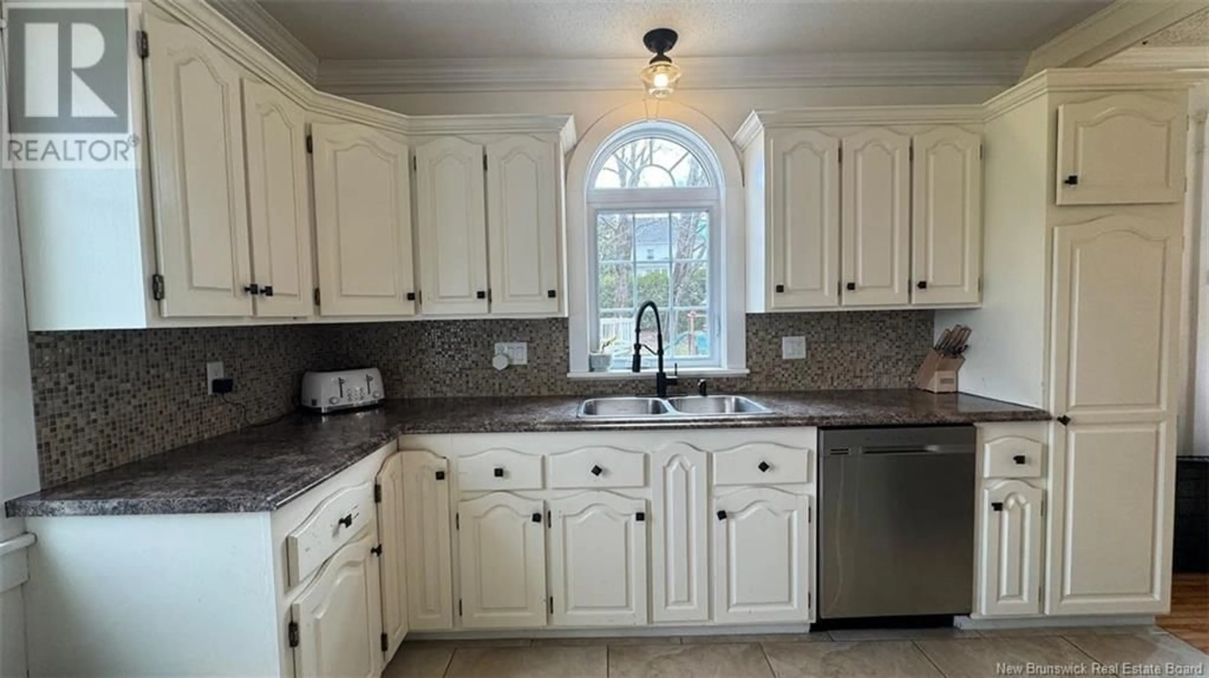 Standard kitchen, ceramic/tile floor for 195 SHERIFF STREET, Grand-Sault/Grand Falls New Brunswick E3Z2Z8