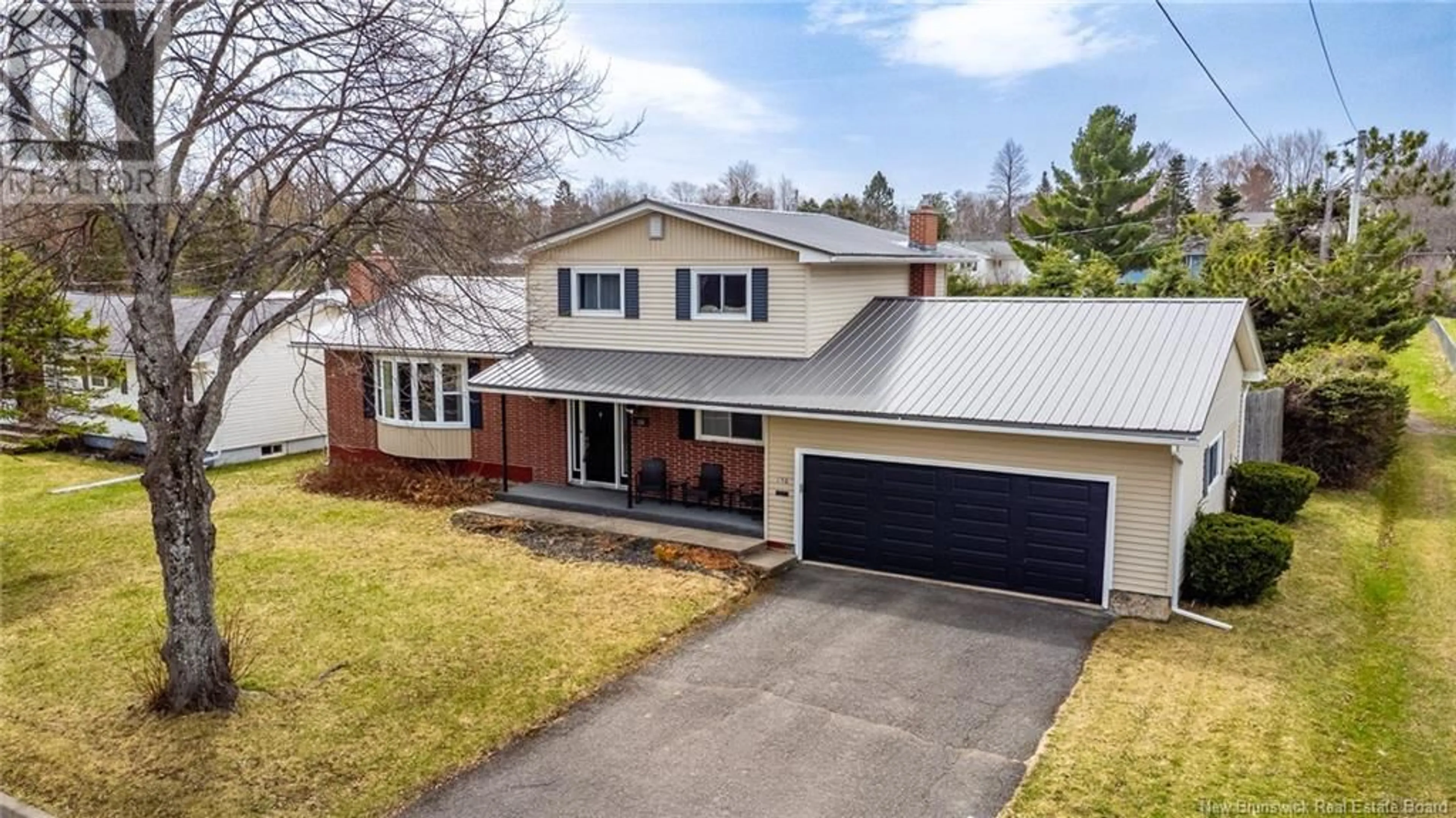 A pic from outside/outdoor area/front of a property/back of a property/a pic from drone, street for 156 MASSEY STREET, Fredericton New Brunswick E3B2Z4
