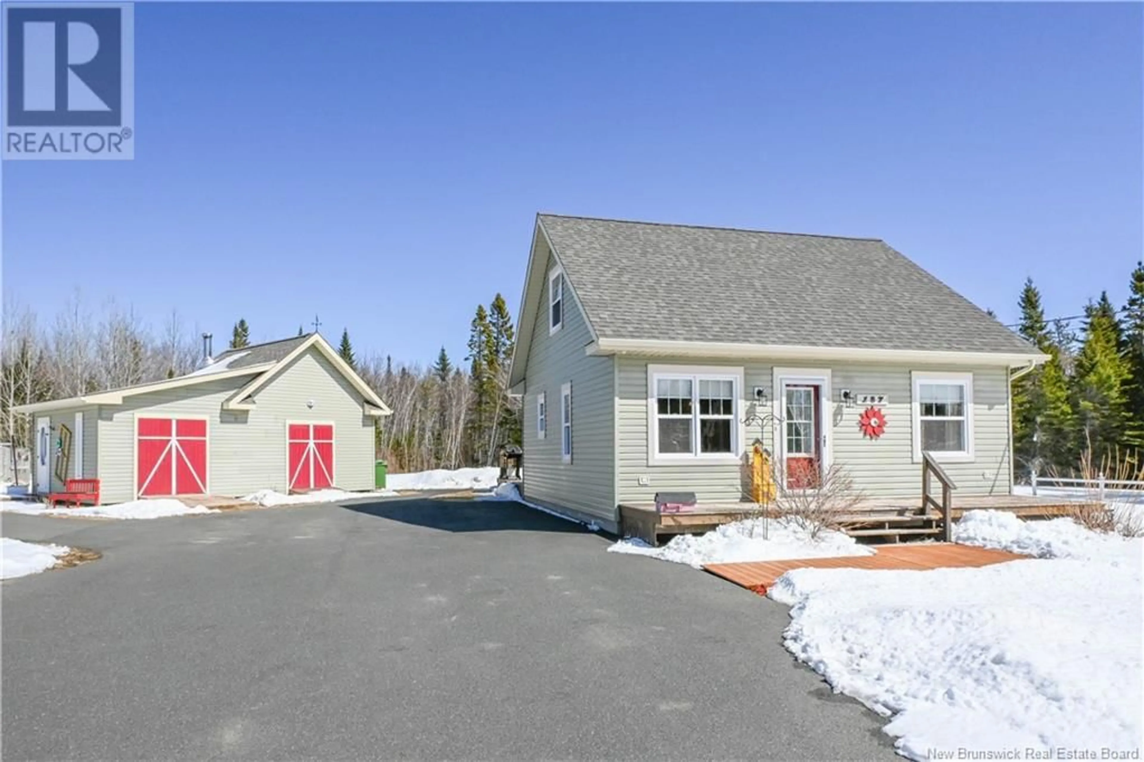 Home with vinyl exterior material, street for 187 SAINT-SIMON ROAD, Caraquet New Brunswick E1W1B3