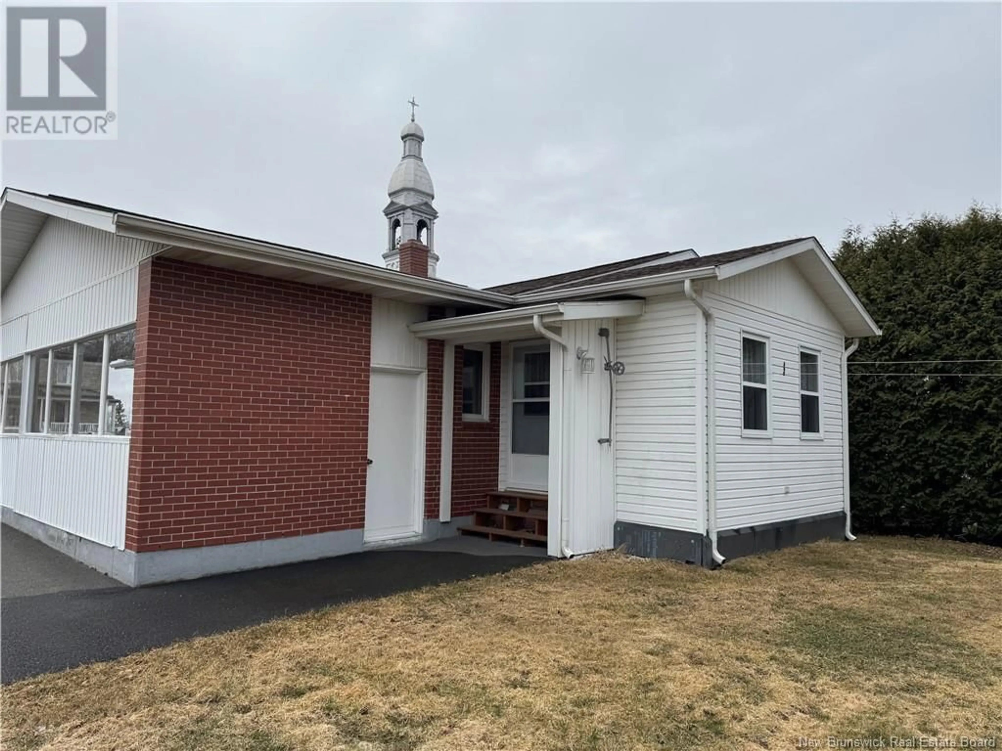 Home with vinyl exterior material, building for 356 CHAPEL STREET, Grand Falls New Brunswick J7W0H7