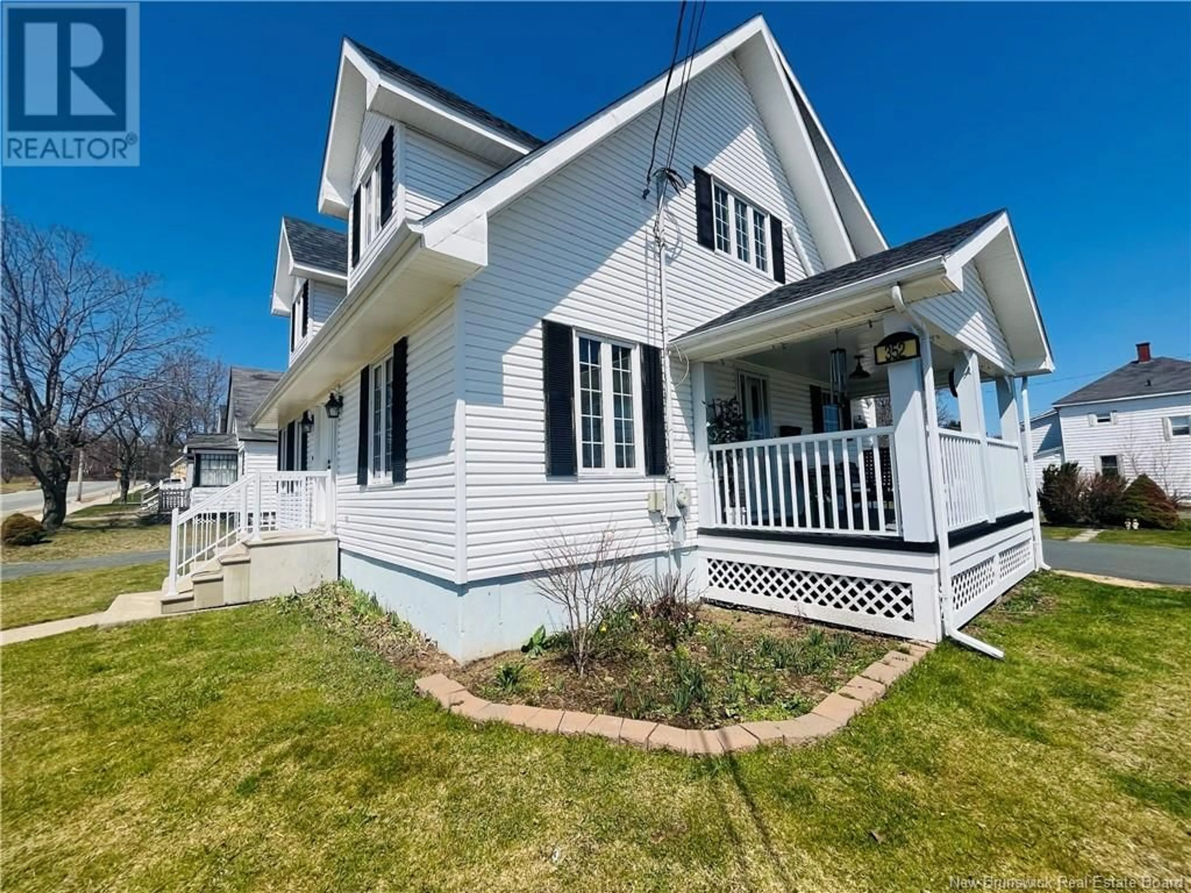 Home with vinyl exterior material, street for 352 JANE STREET, Miramichi New Brunswick E1V2T9