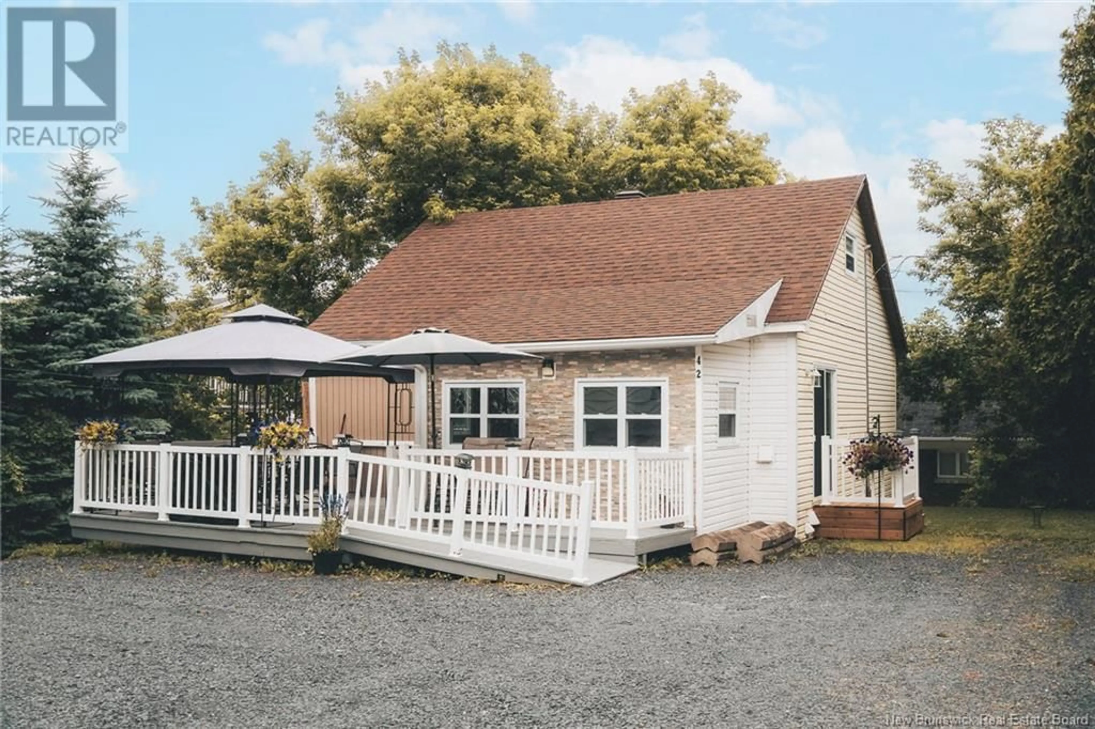 Home with vinyl exterior material, unknown for 42 ST-JEAN AVENUE, Edmundston New Brunswick E3V1C8