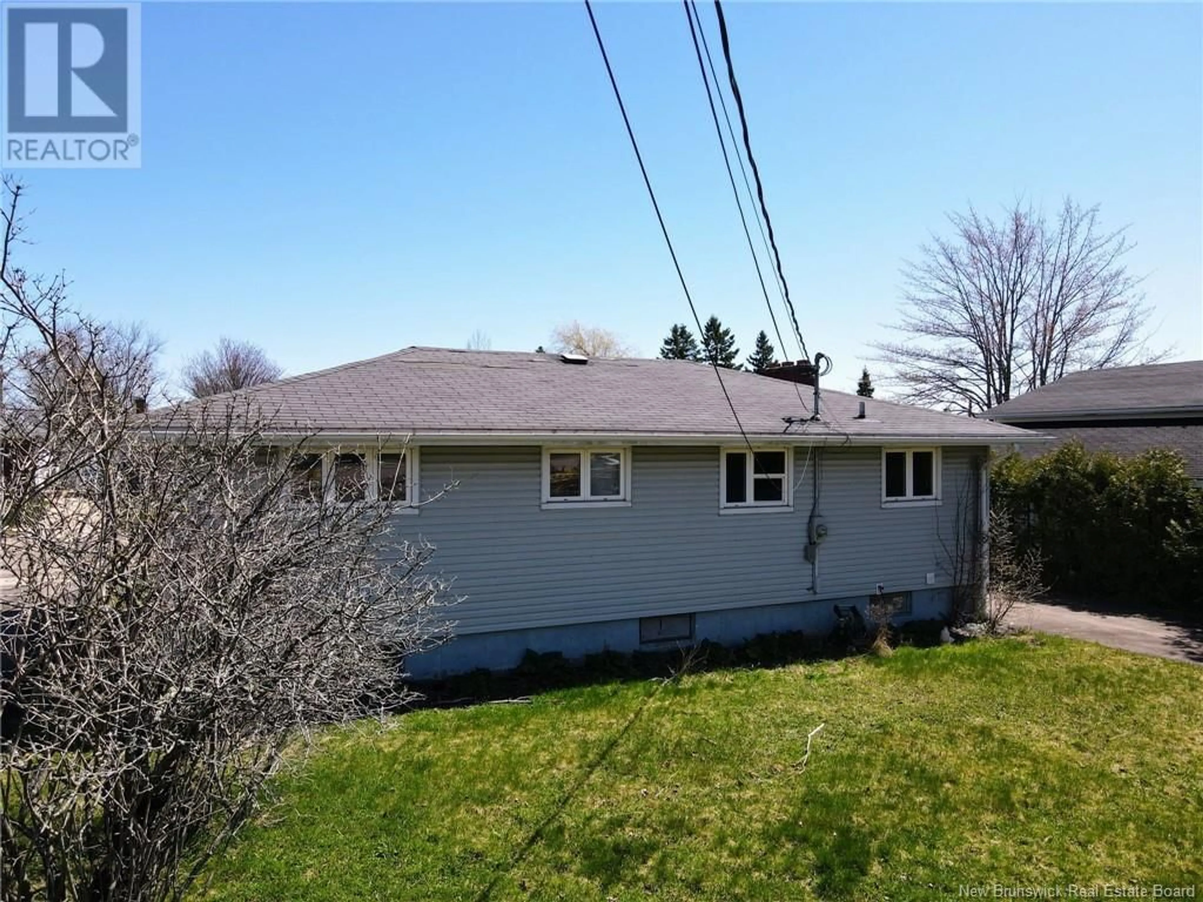 Home with vinyl exterior material, street for 32 AYER, Moncton New Brunswick E1C8G8