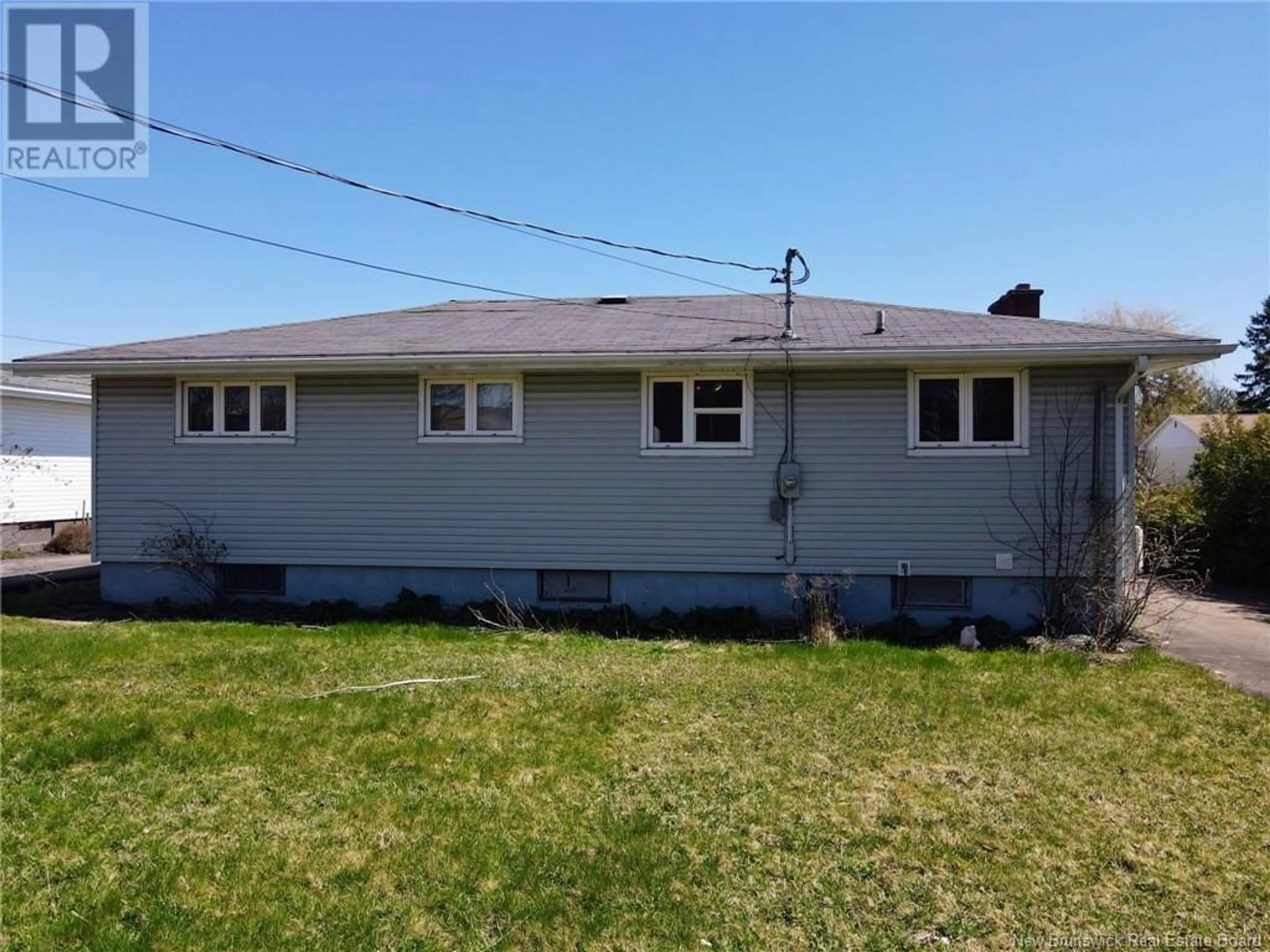 Home with vinyl exterior material, street for 32 AYER, Moncton New Brunswick E1C8G8