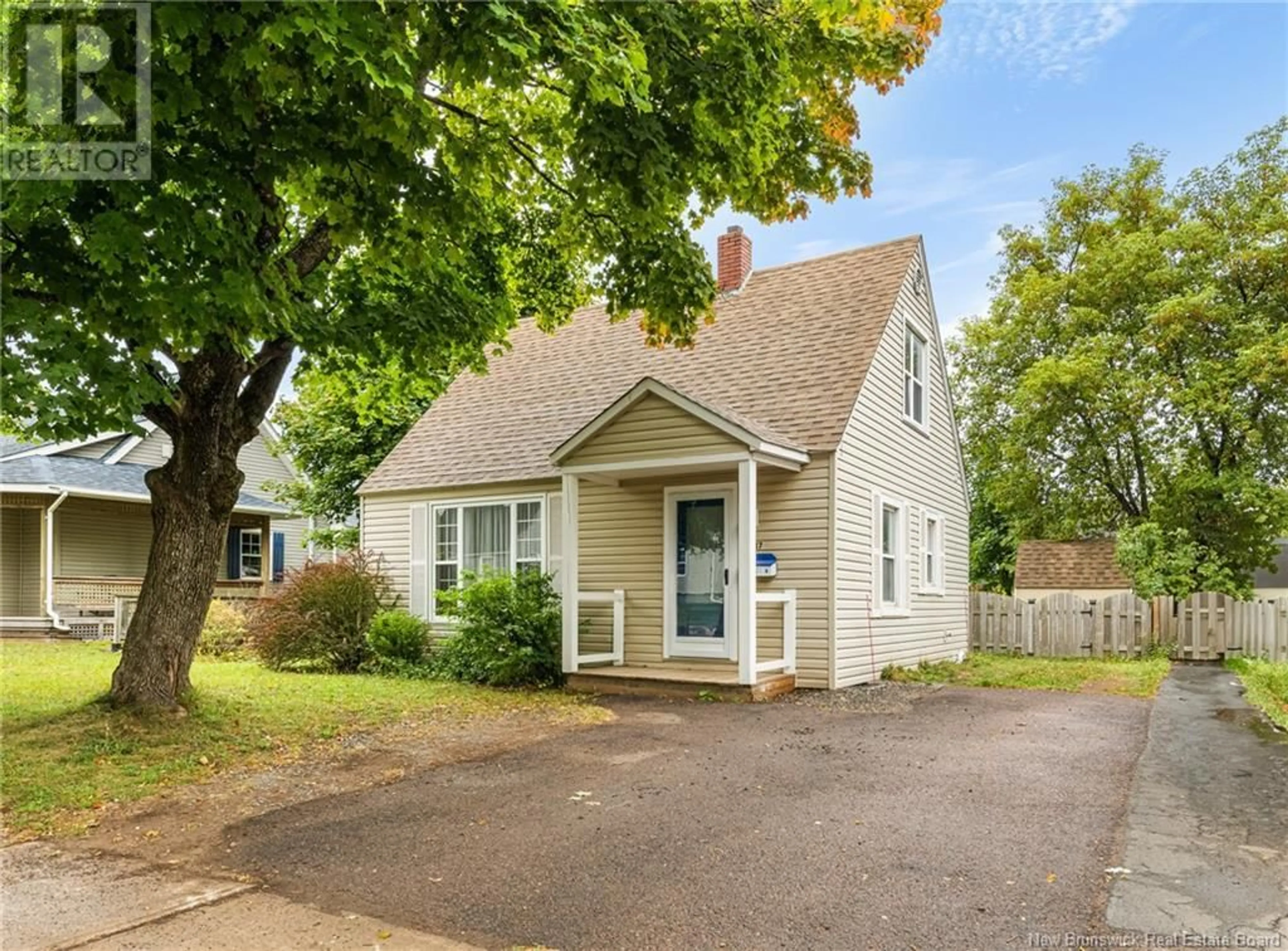 Home with vinyl exterior material, street for 117 LOCKHART, Moncton New Brunswick E1C6R6