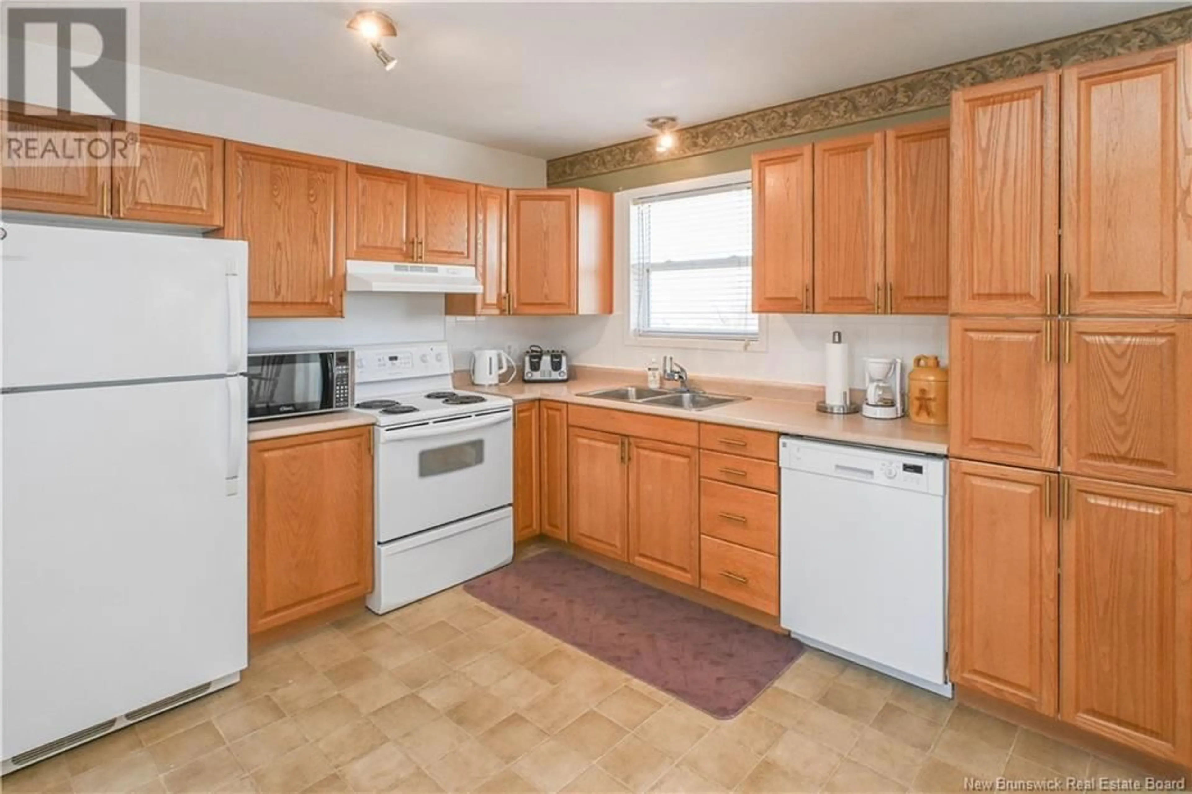 Standard kitchen, unknown for 359 RUE DE L'LE STREET, Caraquet New Brunswick E1W1B5