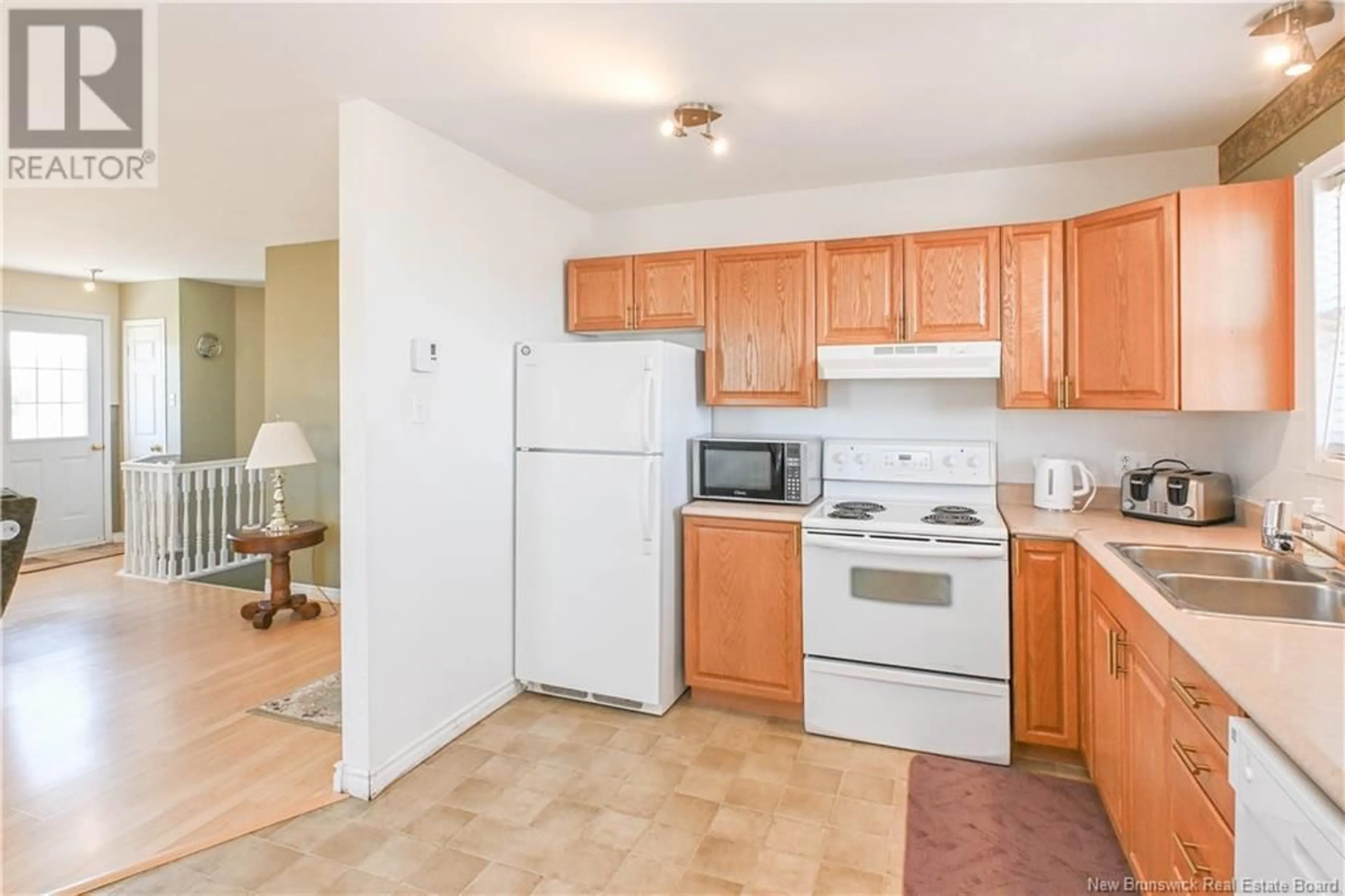 Standard kitchen, unknown for 359 RUE DE L'LE STREET, Caraquet New Brunswick E1W1B5