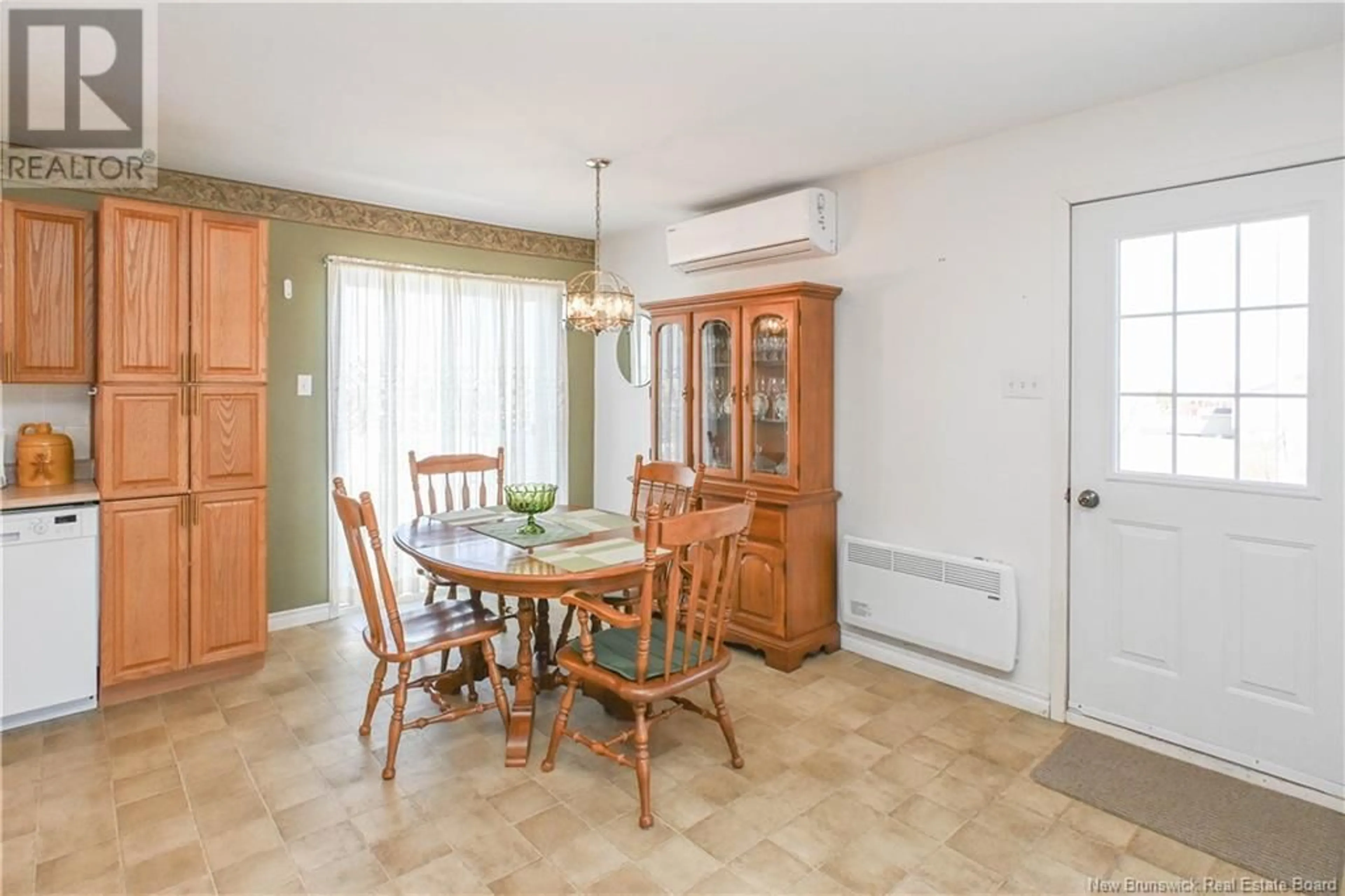 Dining room, unknown for 359 RUE DE L'LE STREET, Caraquet New Brunswick E1W1B5