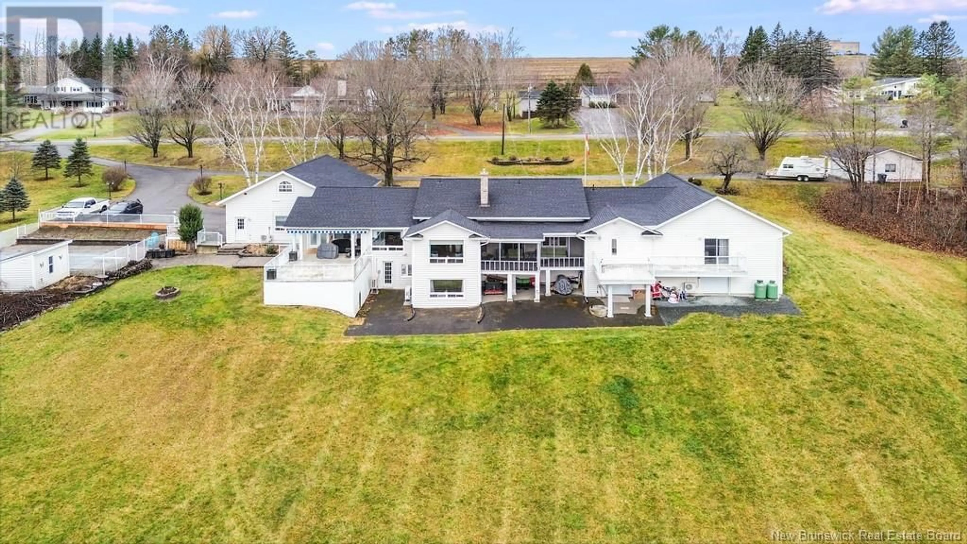 A pic from outside/outdoor area/front of a property/back of a property/a pic from drone, unknown for 353 RIVERVIEW DRIVE, Florenceville-Bristol New Brunswick E7L3N1