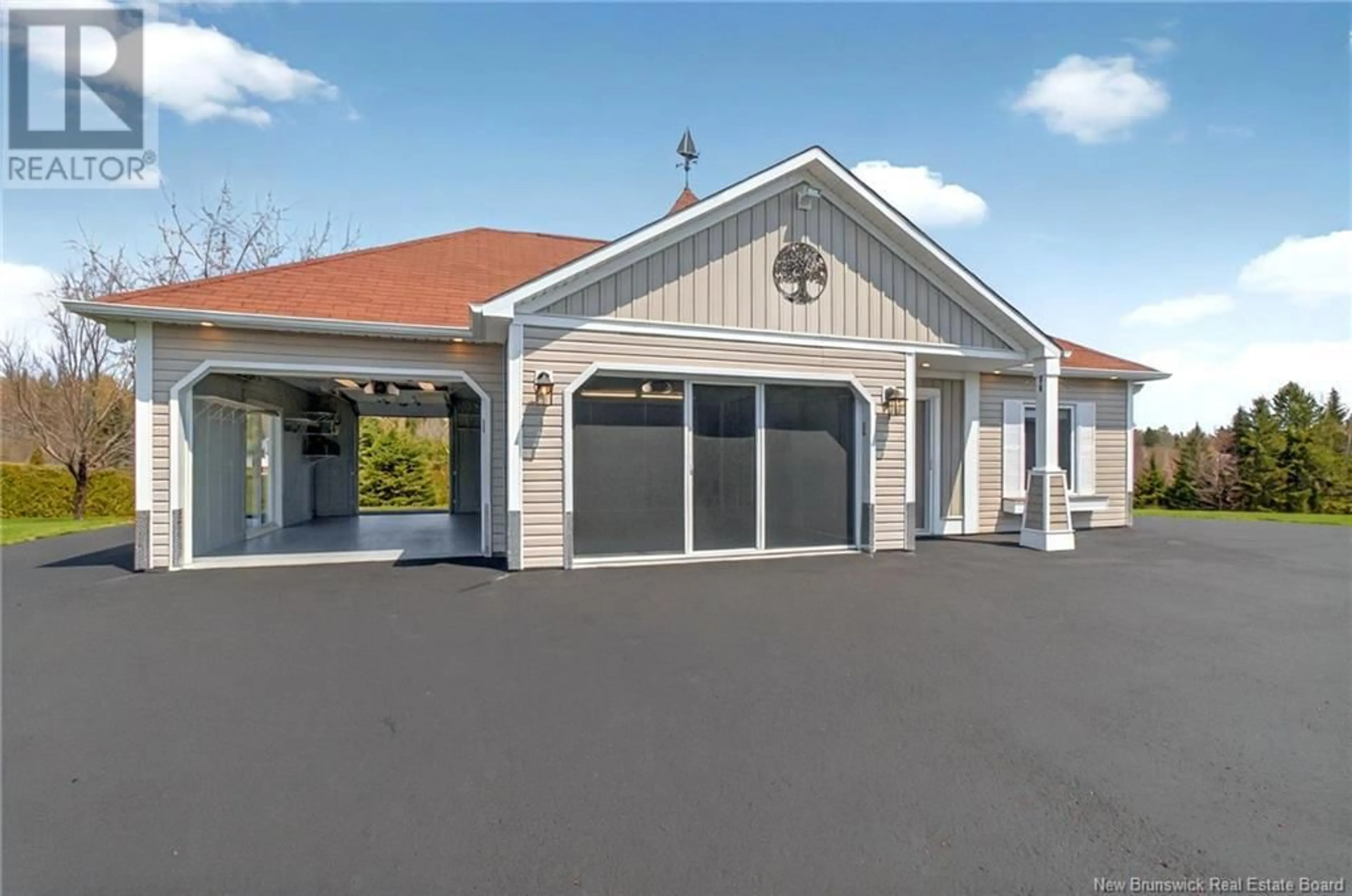 Indoor garage for 37 EVELINE ROAD, Saint-Louis-De-Kent New Brunswick E4X0A5