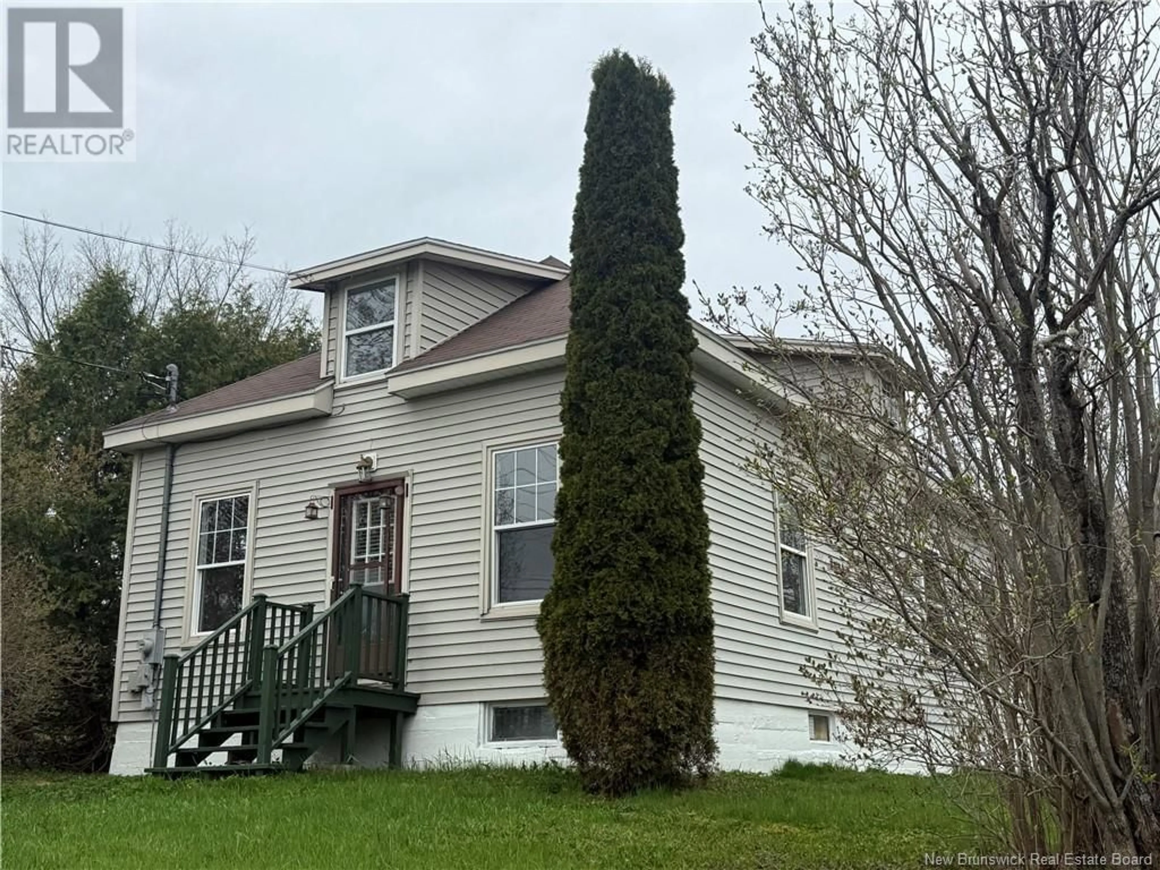 Home with vinyl exterior material, building for 373 MILLTOWN BOULEVARD, St. Stephen New Brunswick E3L1J3