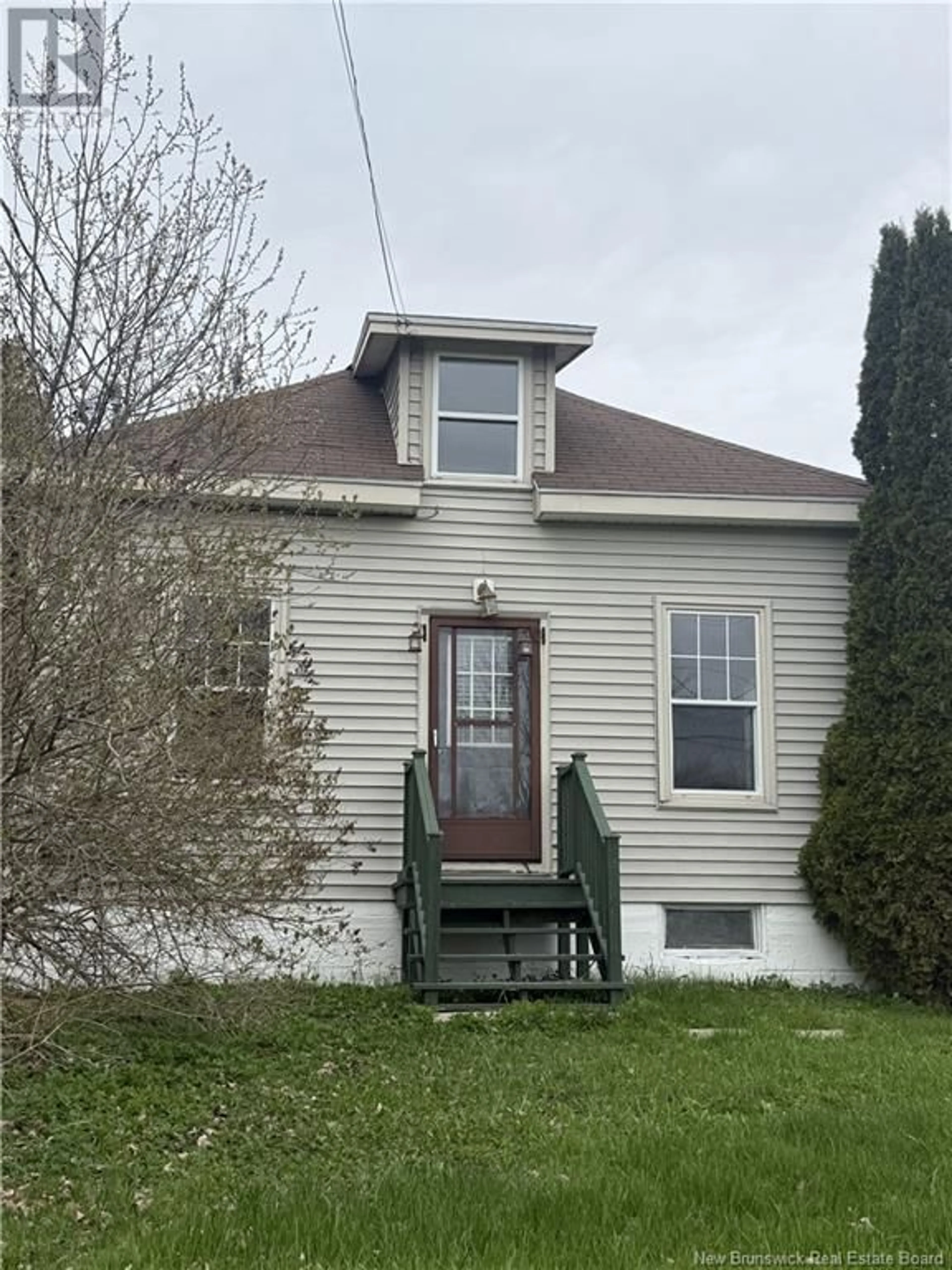 Home with vinyl exterior material, building for 373 MILLTOWN BOULEVARD, St. Stephen New Brunswick E3L1J3