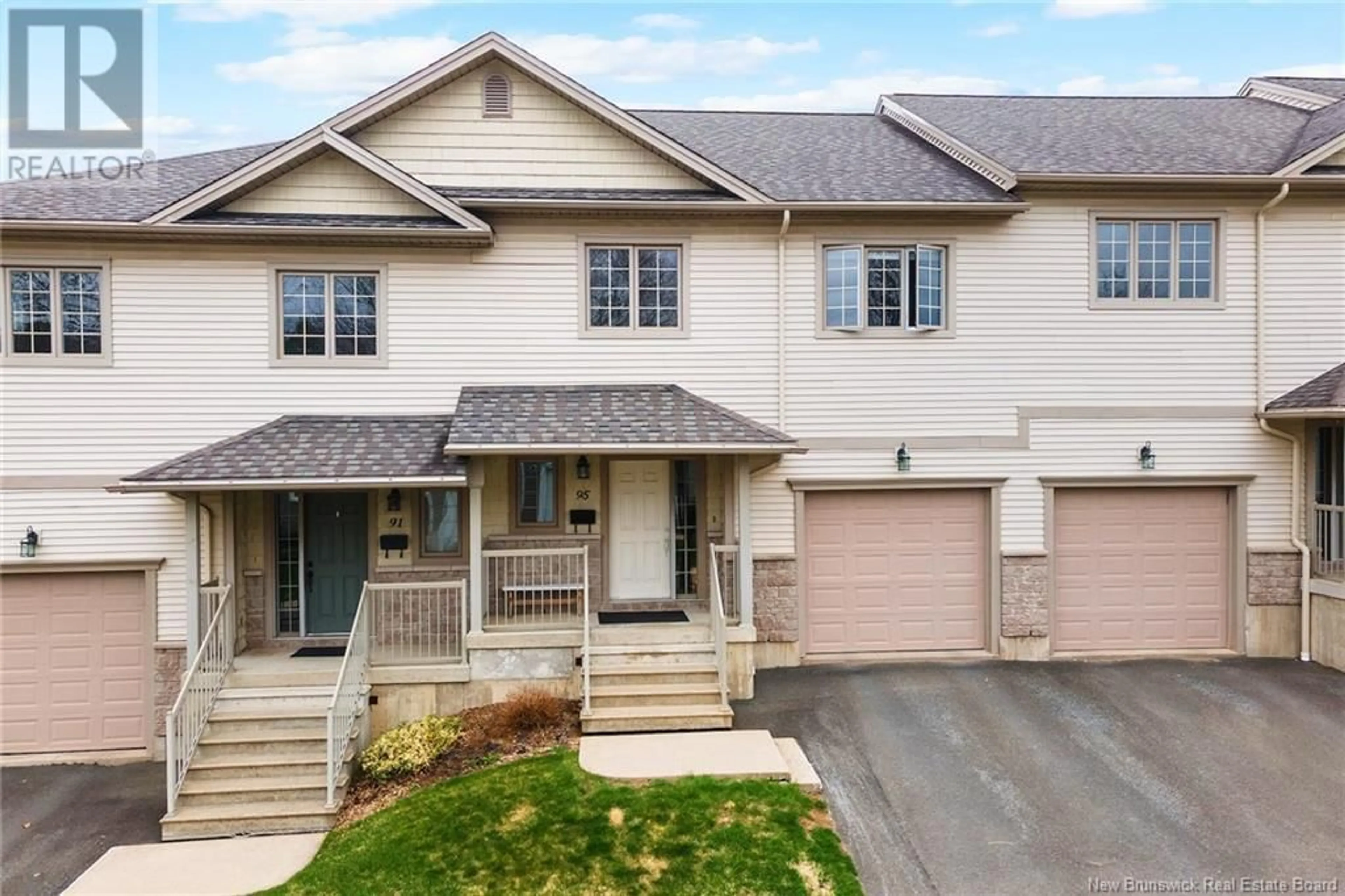 Home with vinyl exterior material, street for 95 HUNTINGDON CIRCLE, Fredericton New Brunswick E3B0M1