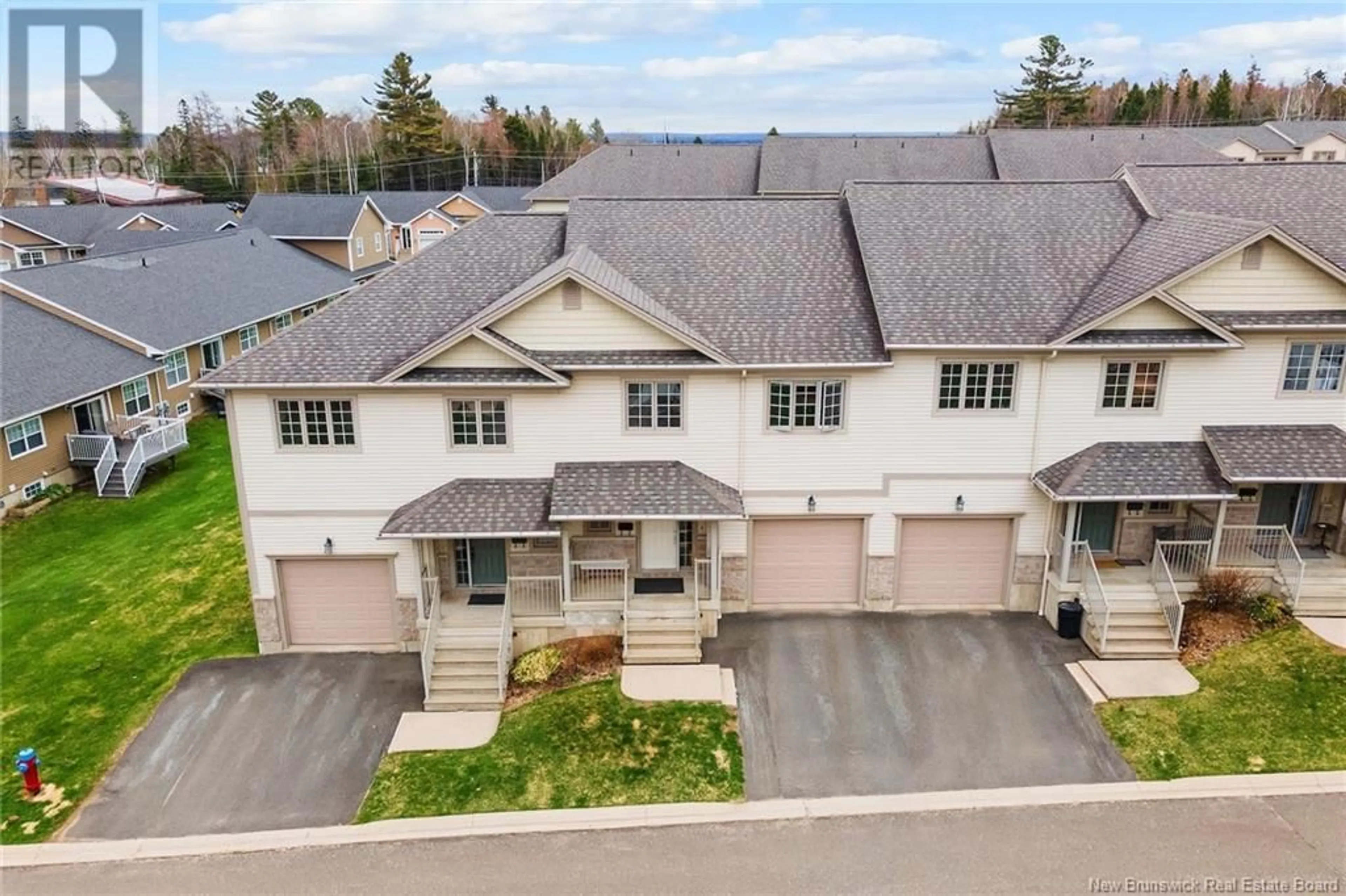 A pic from outside/outdoor area/front of a property/back of a property/a pic from drone, street for 95 HUNTINGDON CIRCLE, Fredericton New Brunswick E3B0M1
