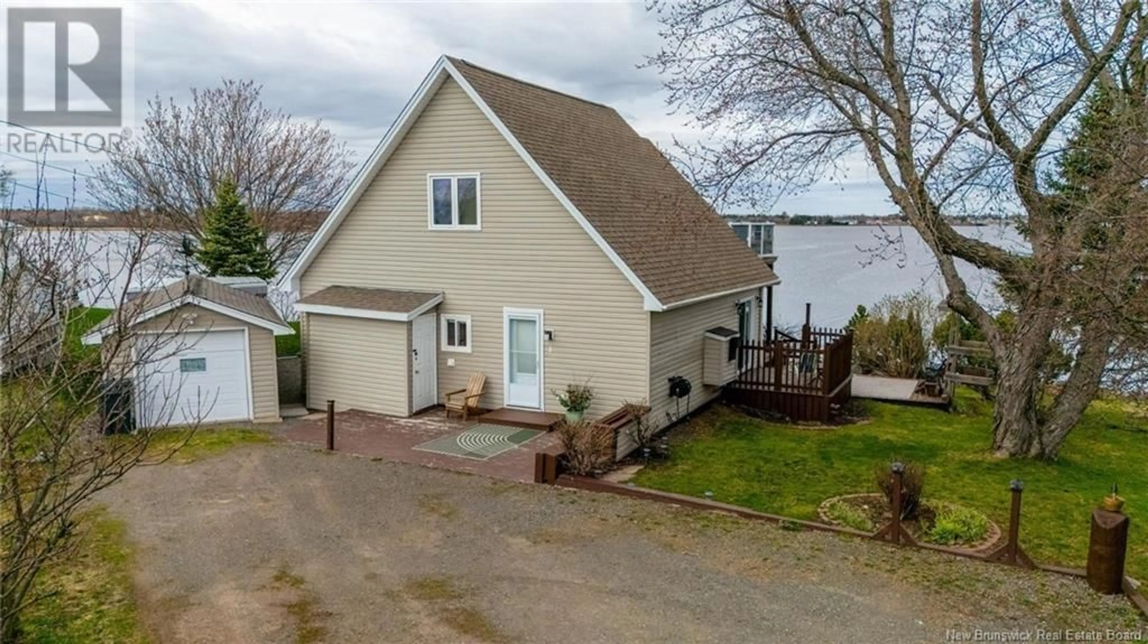 A pic from outside/outdoor area/front of a property/back of a property/a pic from drone, water/lake/river/ocean view for 8 RIVE SUD, Cocagne New Brunswick E4R2X1