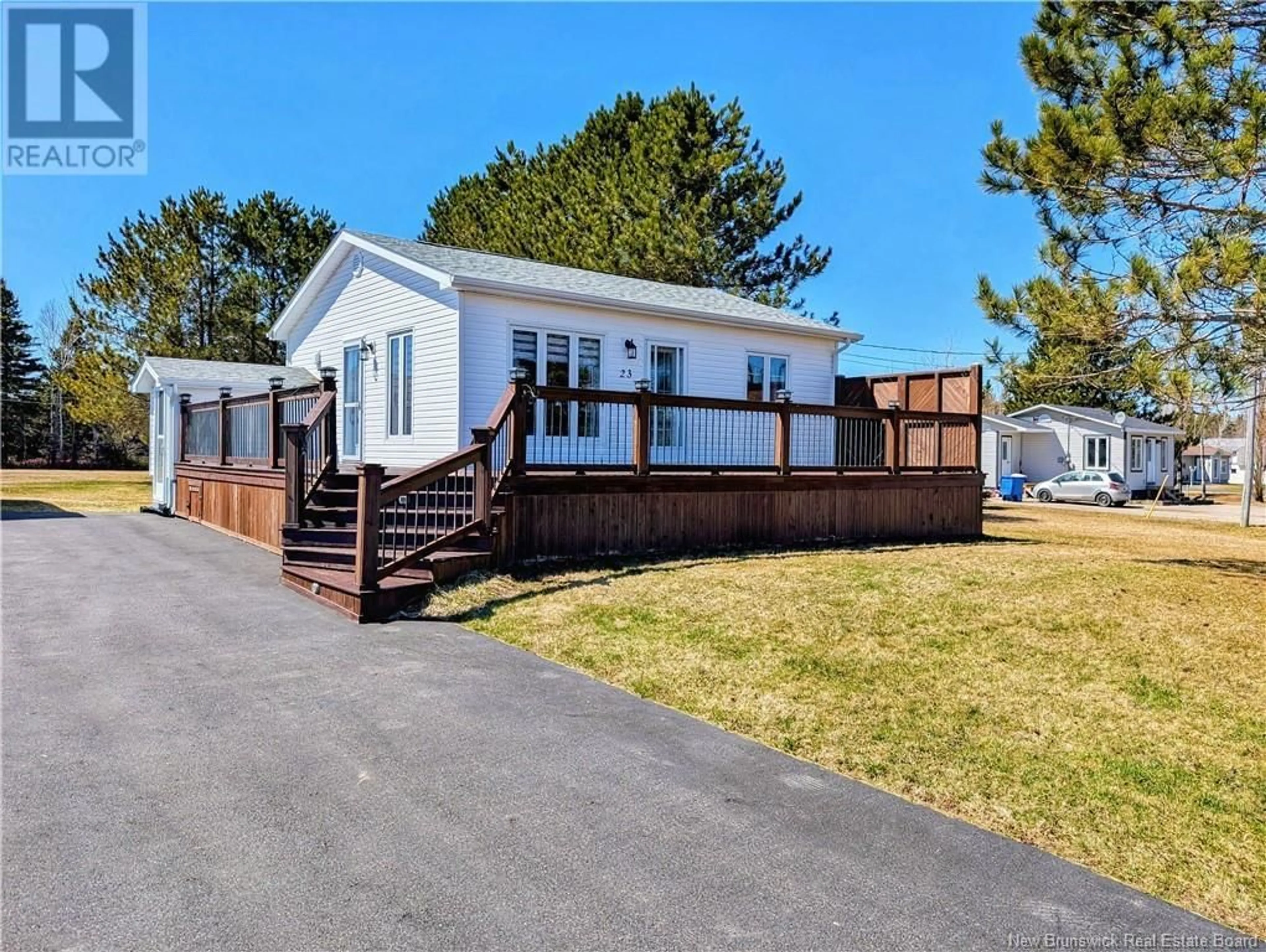 Home with vinyl exterior material, street for 23 RUE BELLEFEUILLE, Sainte Rose New Brunswick E1X2X8
