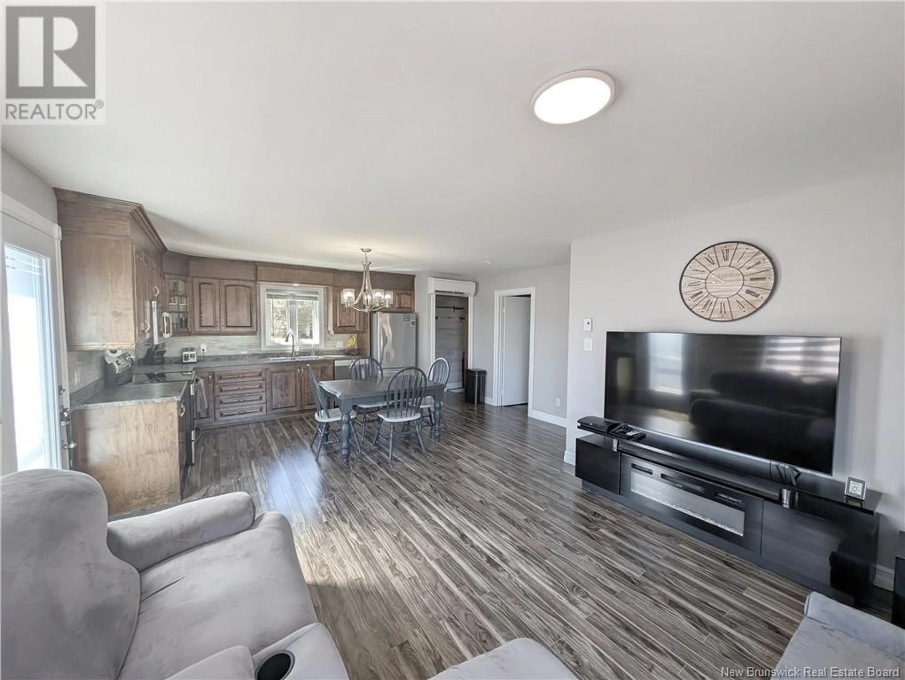 Open concept kitchen, unknown for 23 RUE BELLEFEUILLE, Sainte Rose New Brunswick E1X2X8