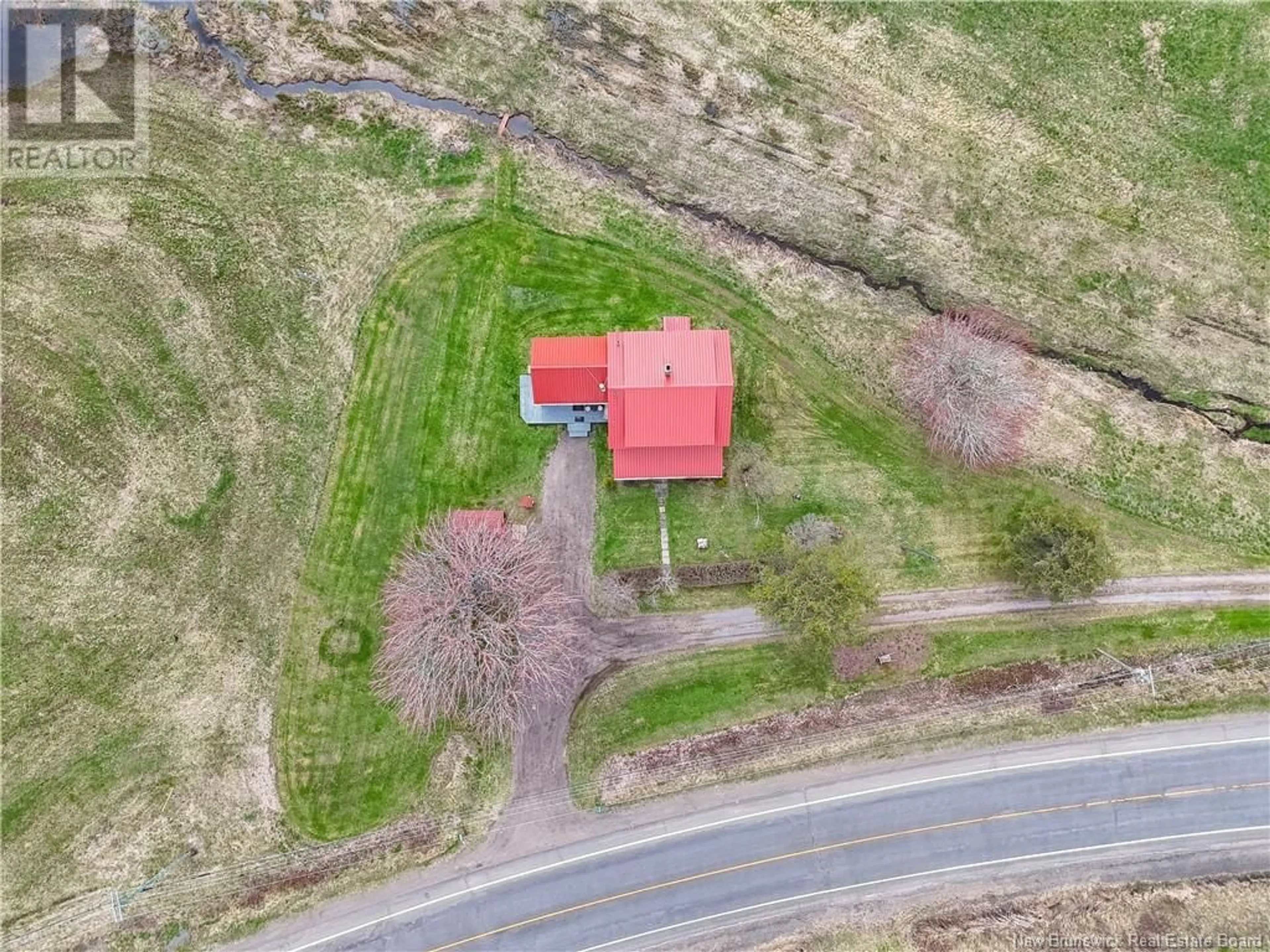 A pic from outside/outdoor area/front of a property/back of a property/a pic from drone, street for 6383 ROUTE 105, Waterborough New Brunswick E4C2Y6