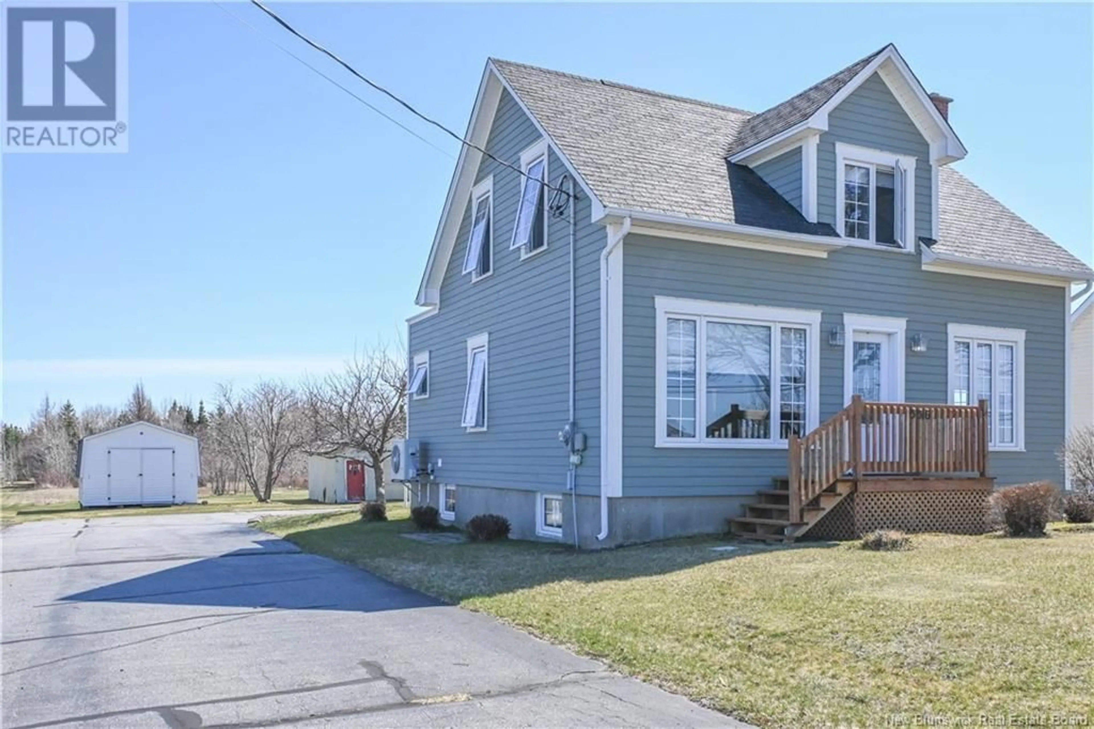 Home with vinyl exterior material, street for 336 SAINT-PIERRE E BOULEVARD, Caraquet New Brunswick E1W1B4