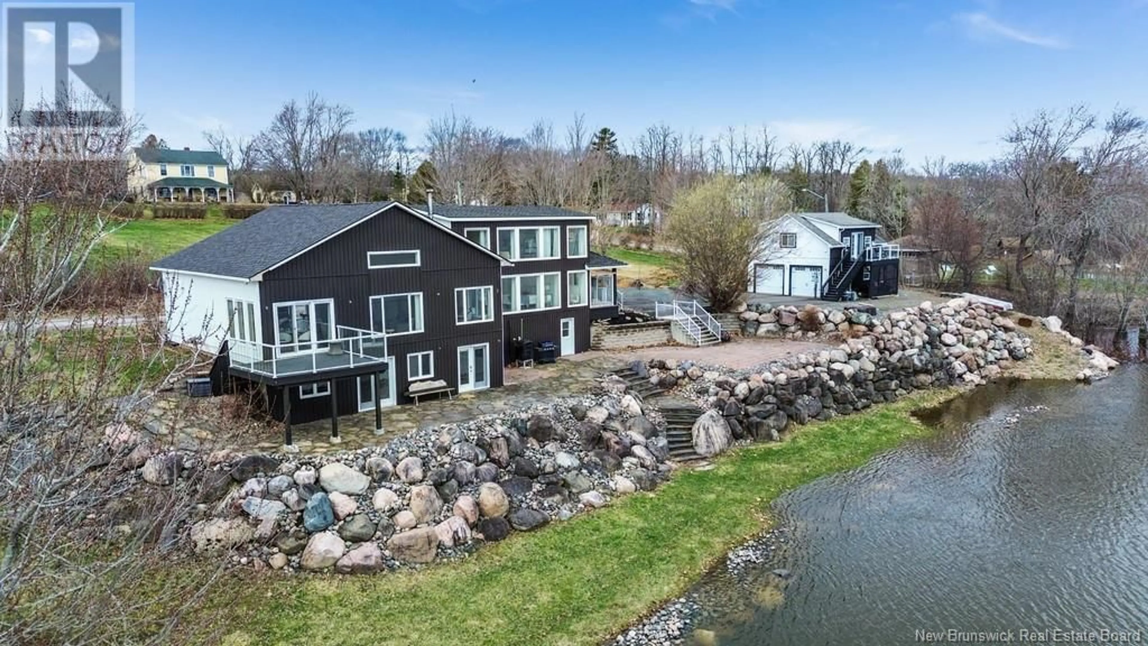 A pic from outside/outdoor area/front of a property/back of a property/a pic from drone, water/lake/river/ocean view for 92 FRONT STREET, Gagetown New Brunswick E5M1A1