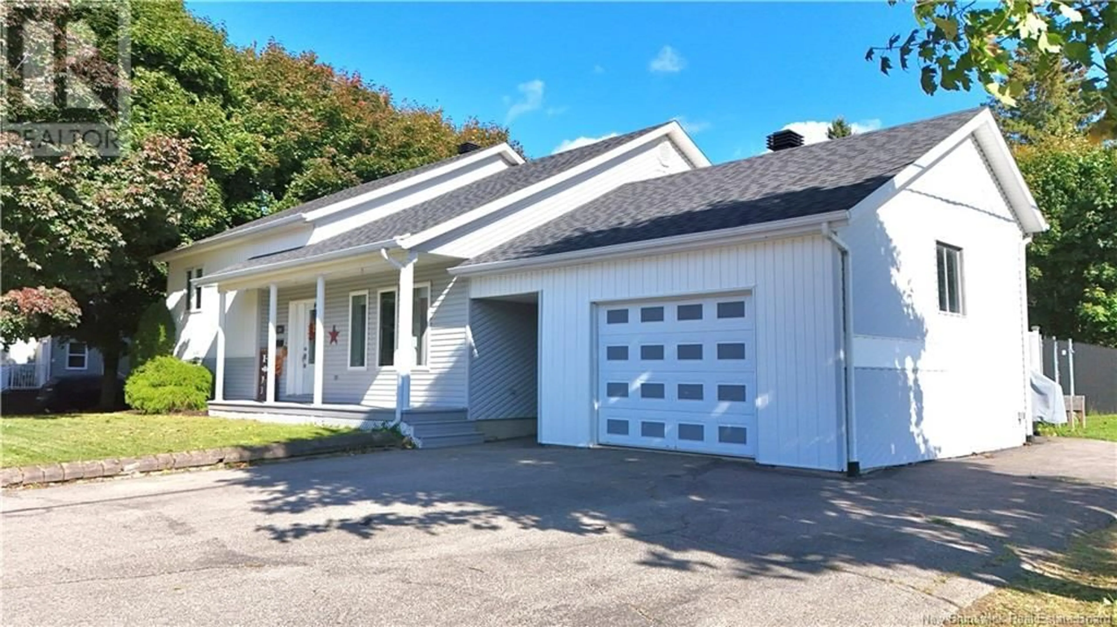 Indoor garage for 1304 ST JOSEPH, Bathurst New Brunswick E2A3R5