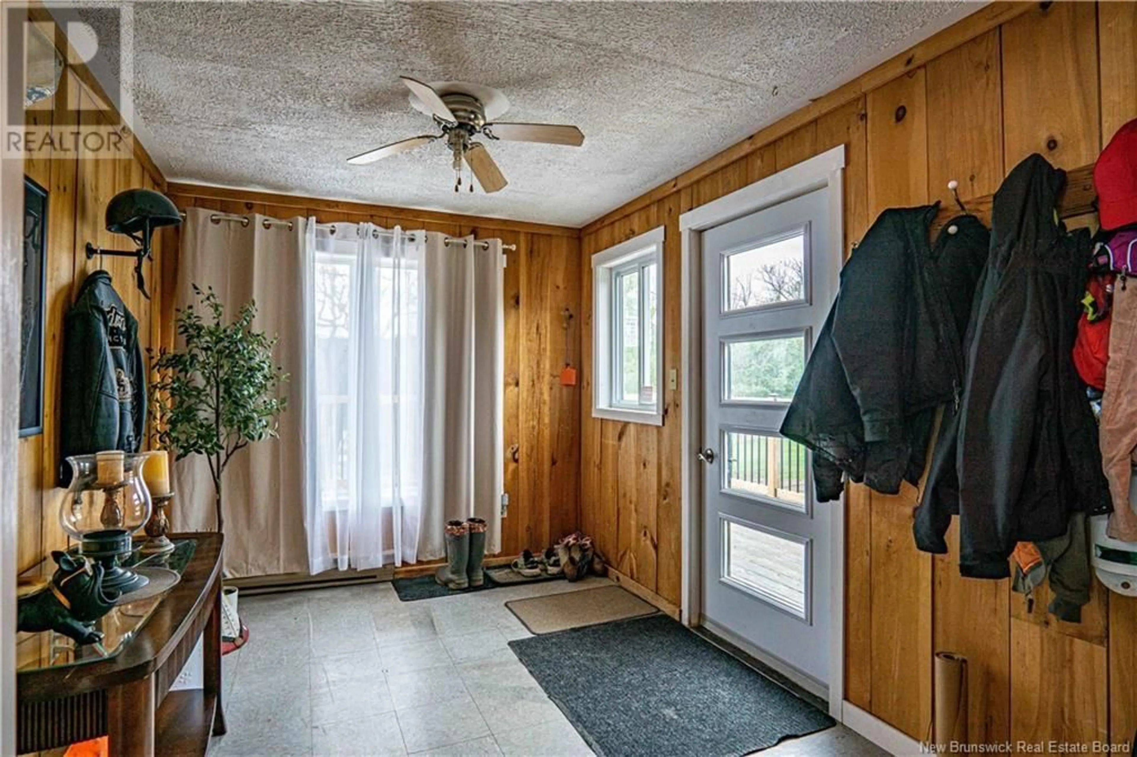 Indoor entryway for 56 FOSTER POINT LANE, Cambridge-Narrows New Brunswick E4C4S3