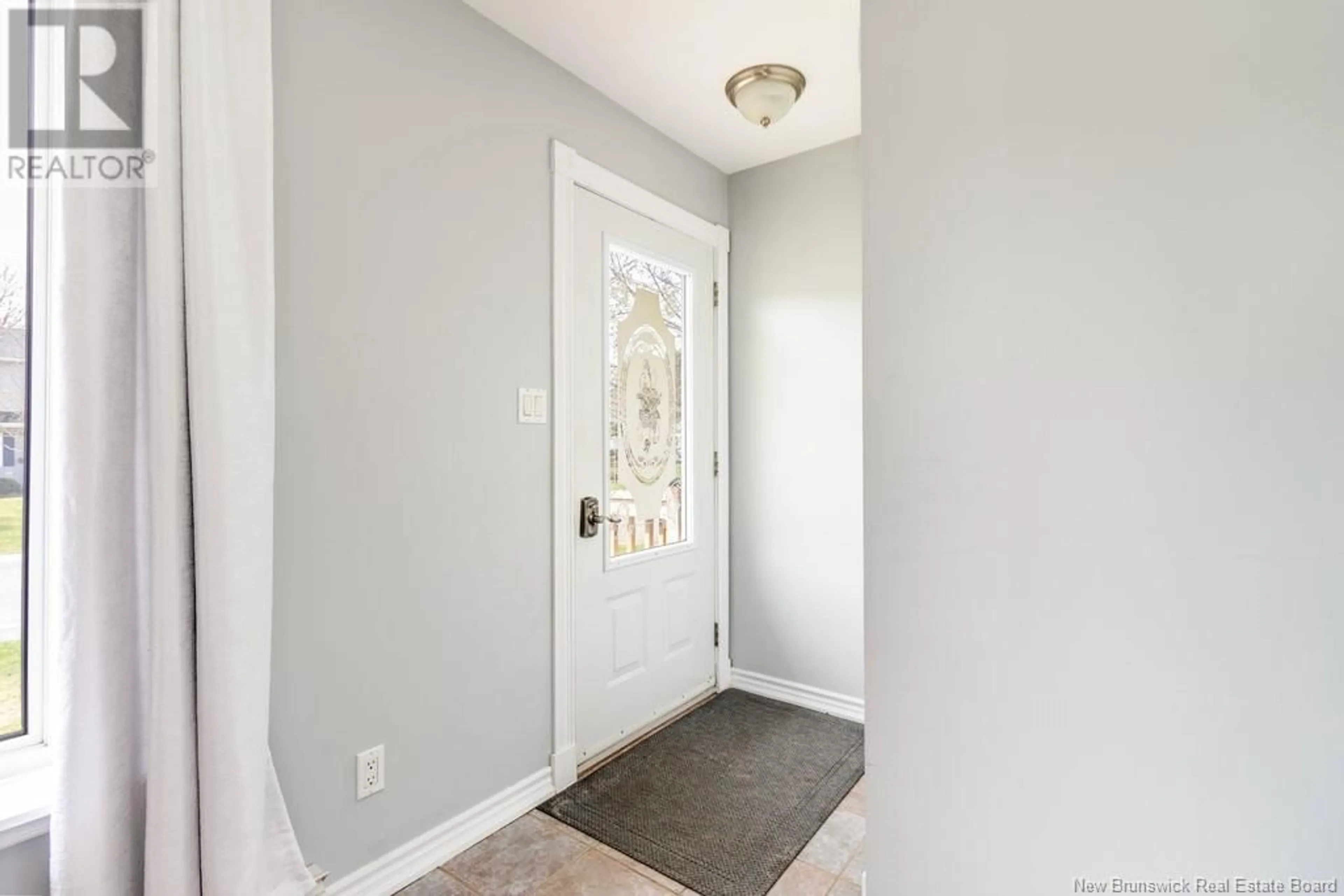 Indoor entryway for 81 FINNAMORE STREET, Oromocto New Brunswick E2V2K3