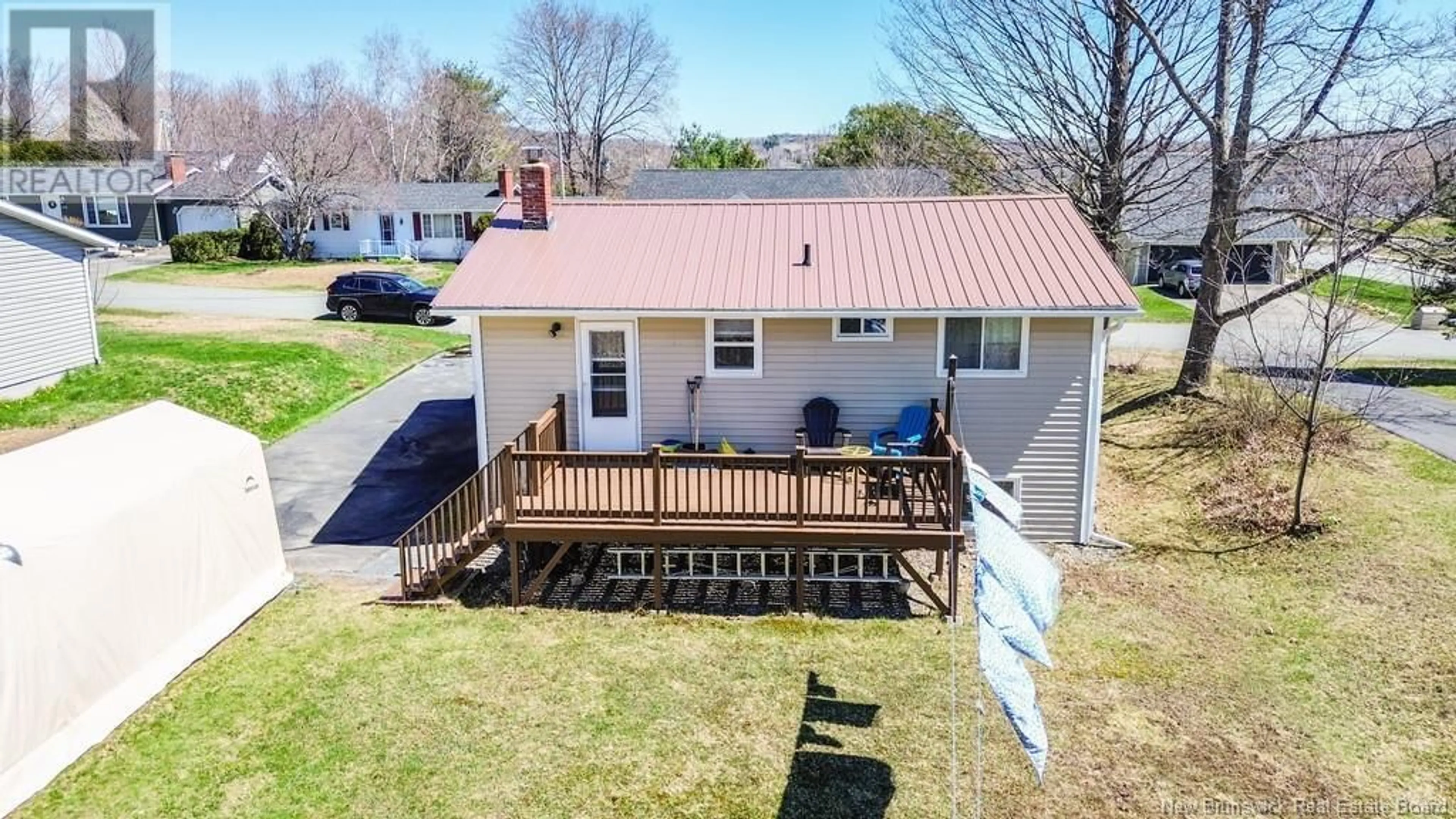 A pic from outside/outdoor area/front of a property/back of a property/a pic from drone, unknown for 147 ELIZABETH STREET, Woodstock New Brunswick E7M1P9