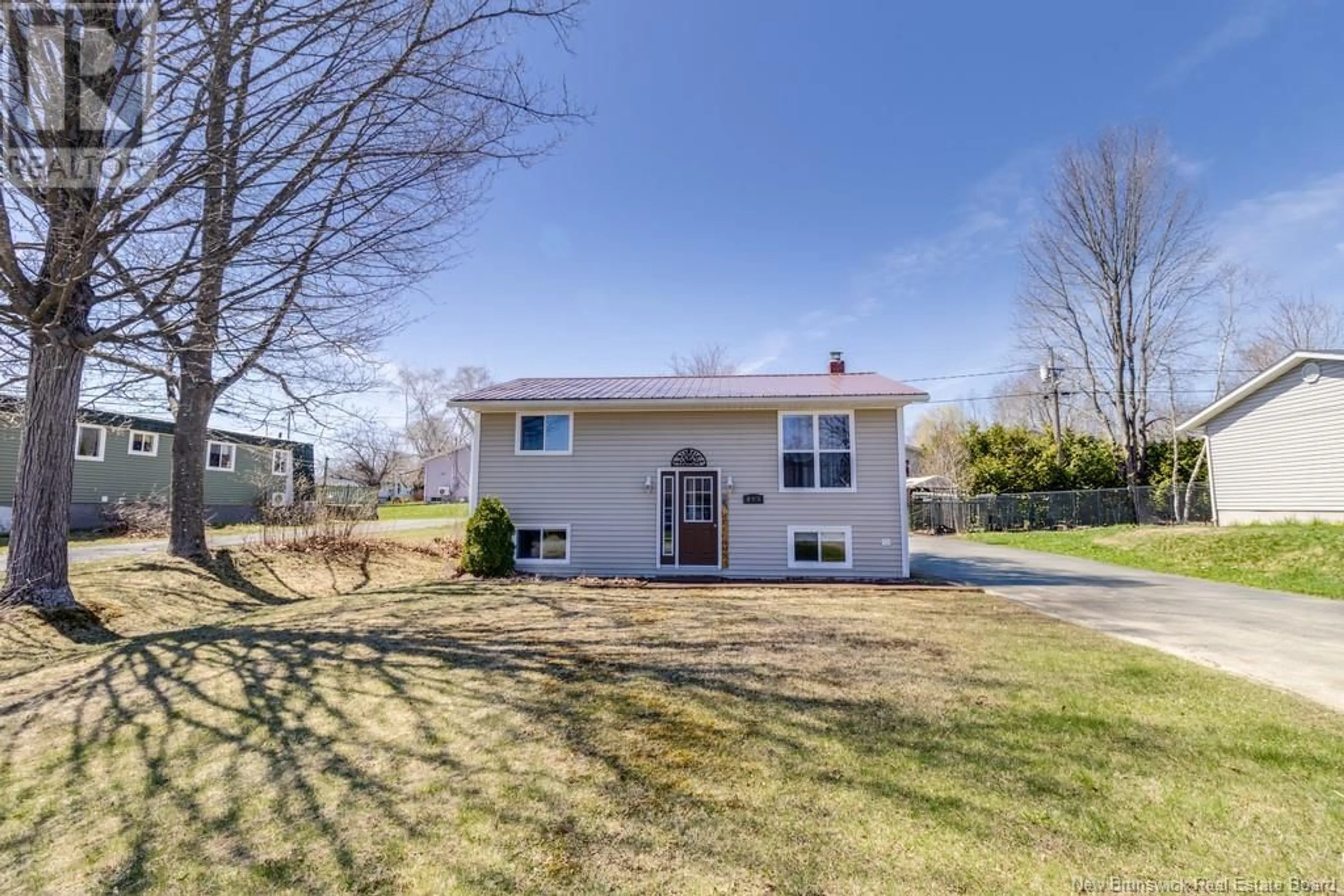 Home with vinyl exterior material, street for 147 ELIZABETH STREET, Woodstock New Brunswick E7M1P9