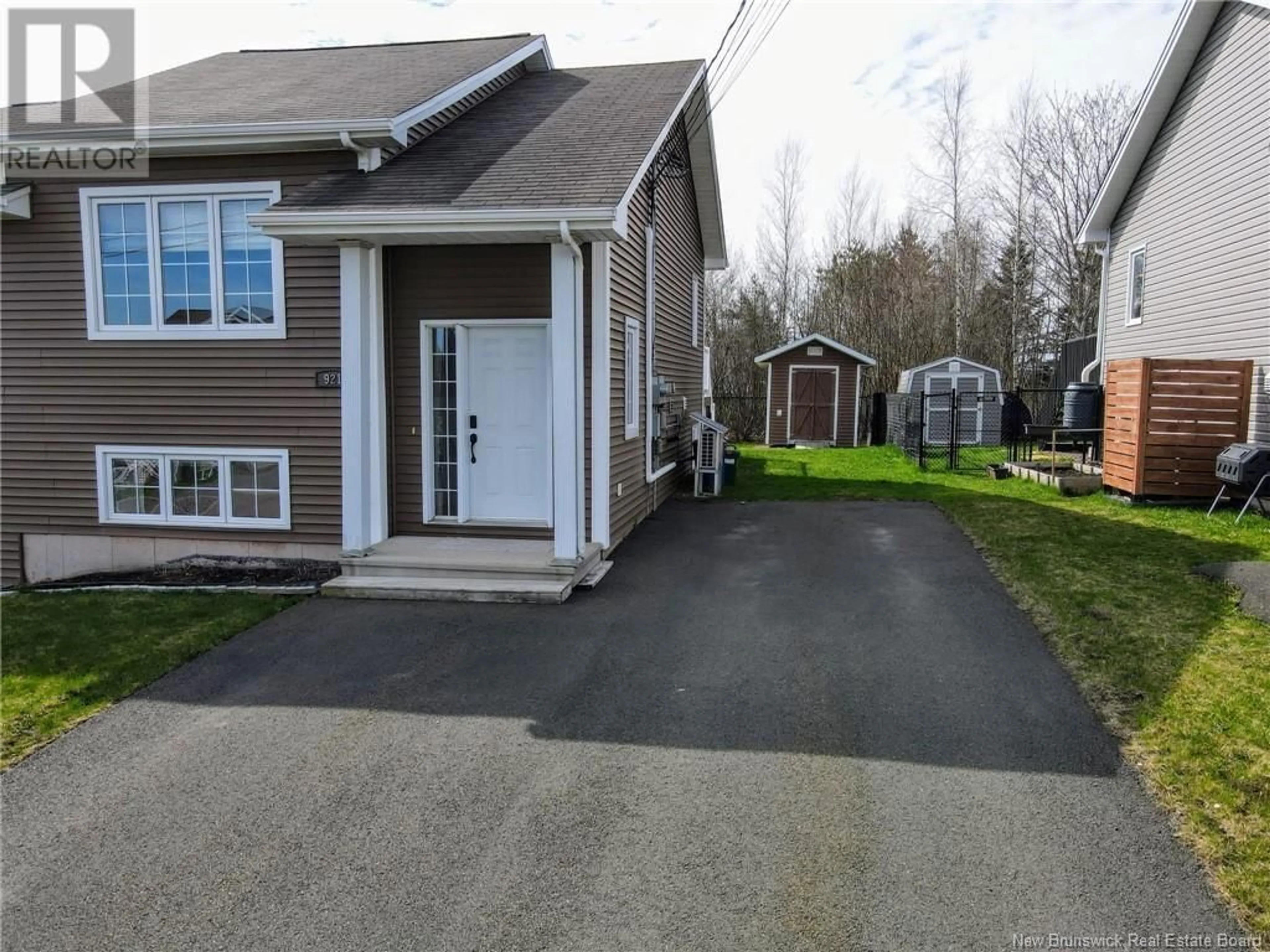 A pic from outside/outdoor area/front of a property/back of a property/a pic from drone, street for 921 BERNARD STREET, Dieppe New Brunswick E1A4A6