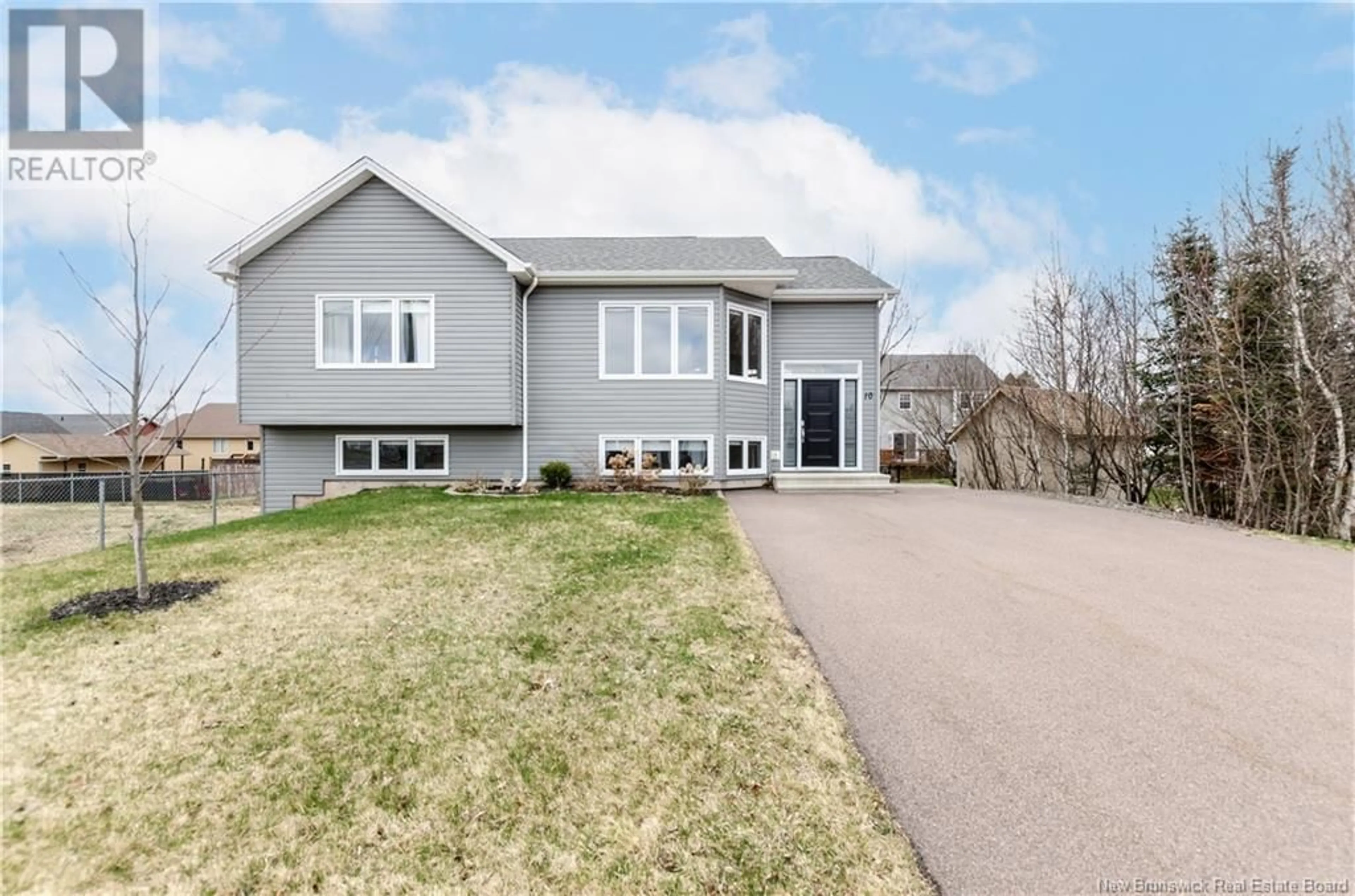 Home with vinyl exterior material, street for 10 CUMBERLAND STREET, Moncton New Brunswick E1G0Z8