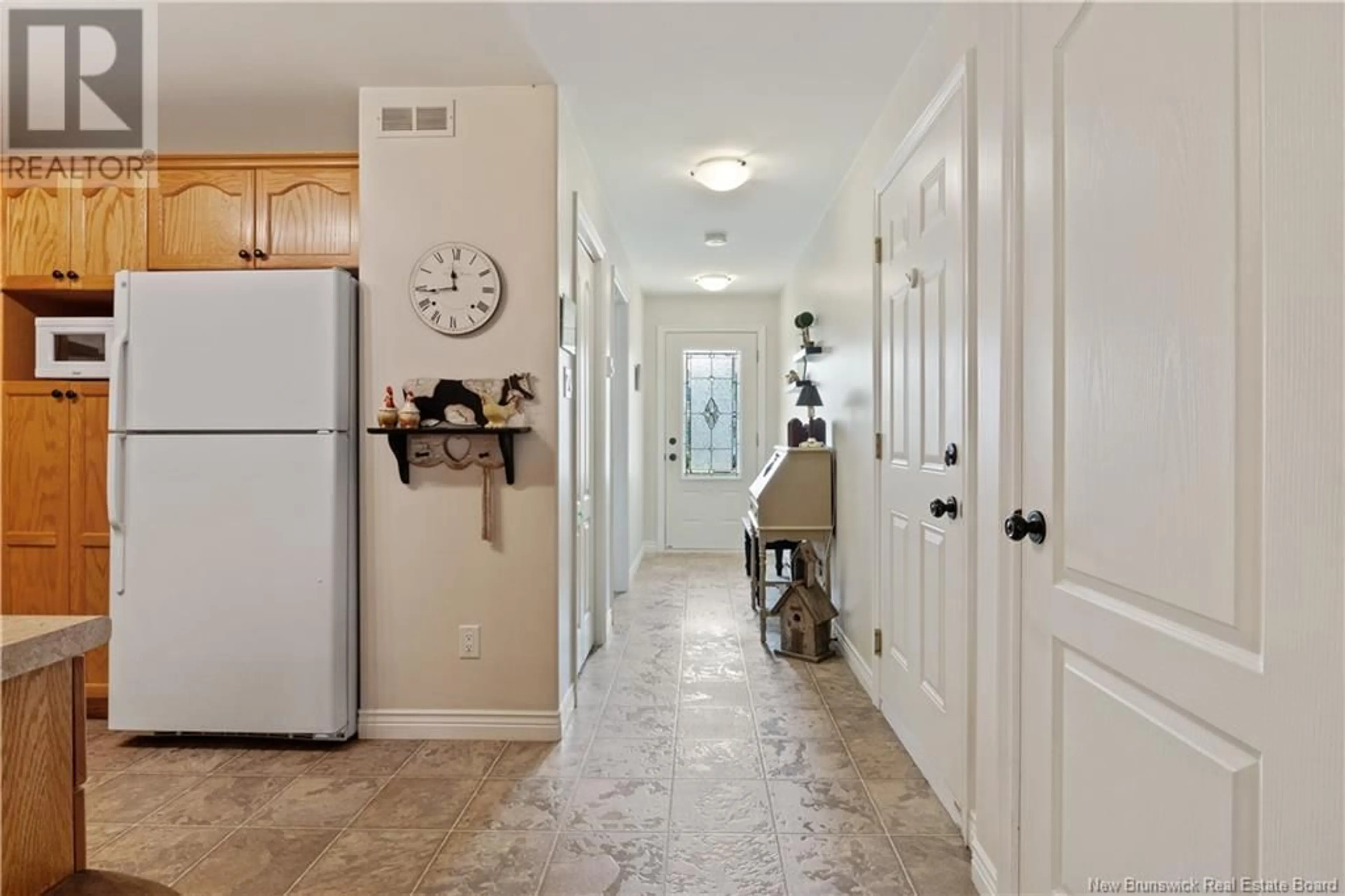 Indoor entryway for 70 DAMIEN, Dieppe New Brunswick E1C1V4
