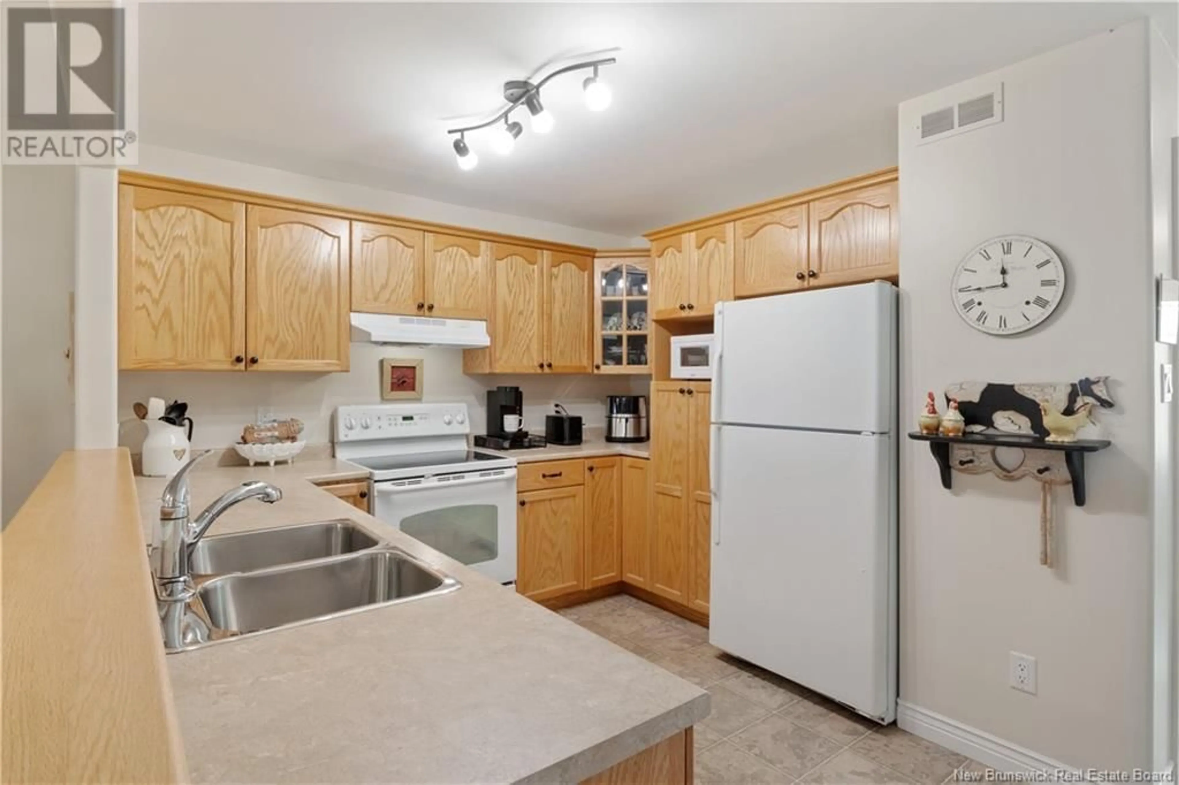 Standard kitchen, ceramic/tile floor for 70 DAMIEN, Dieppe New Brunswick E1C1V4