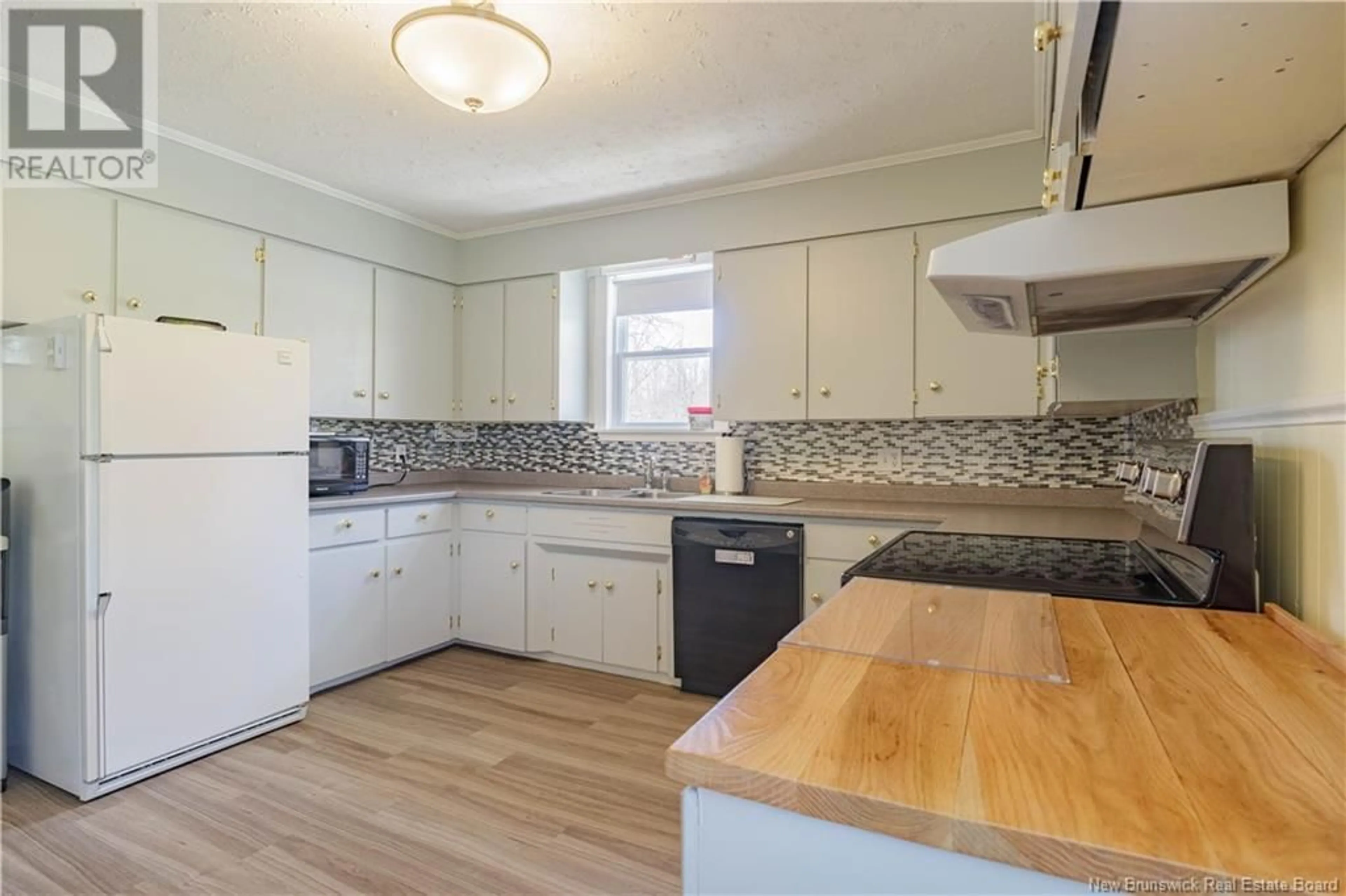 Standard kitchen, unknown for 185 MCLEOD HILL ROAD, Fredericton New Brunswick E3A6H5
