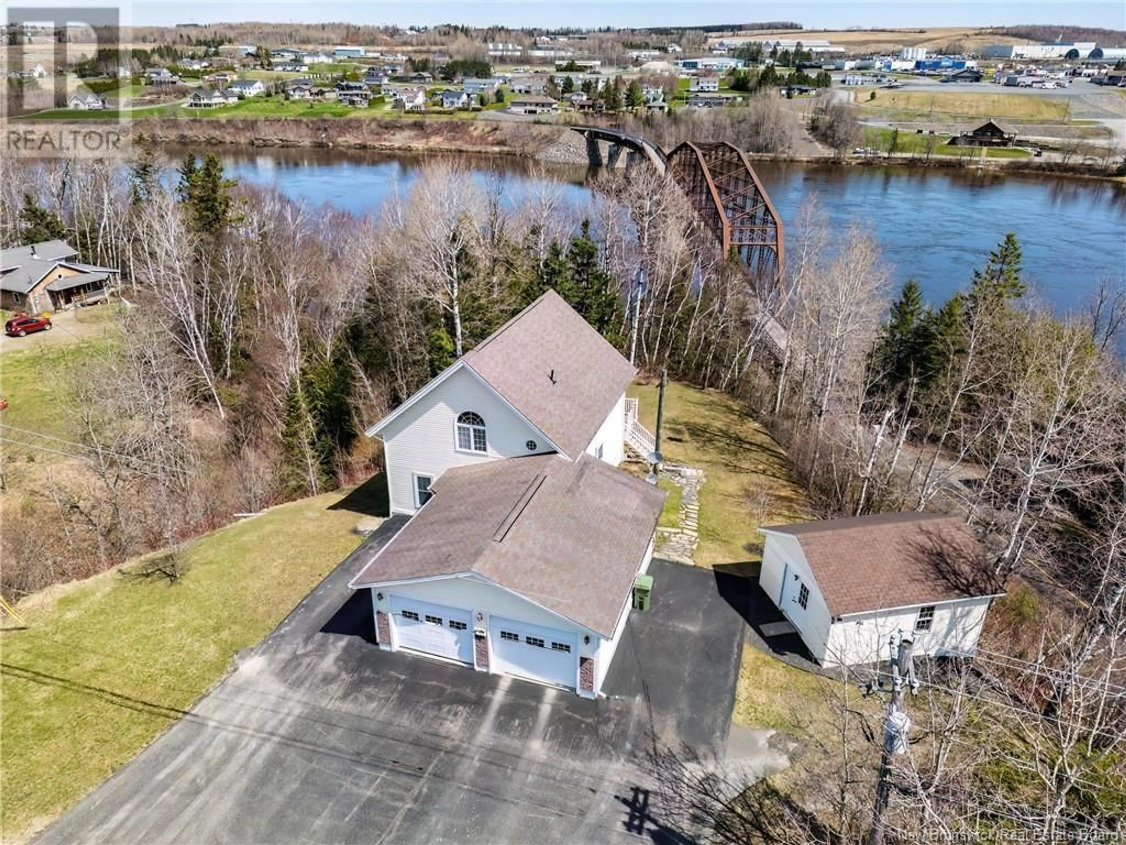 A pic from outside/outdoor area/front of a property/back of a property/a pic from drone, water/lake/river/ocean view for 622 MAIN STREET, Grand-Sault/Grand Falls New Brunswick E3Z2W5